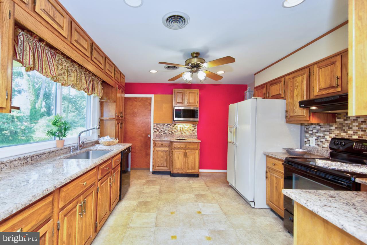 WINDSOR  MILL - Residential