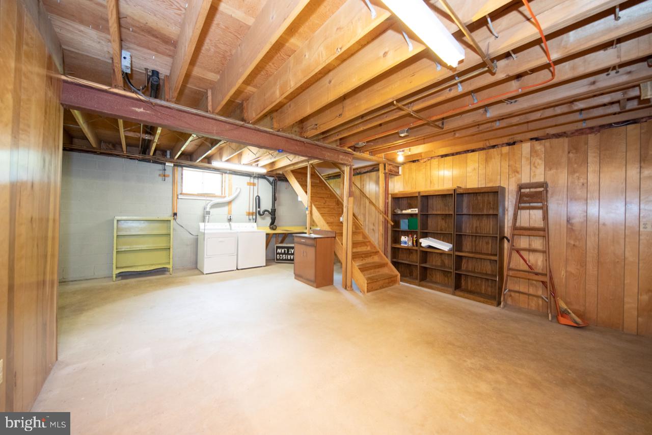 WINDSOR  MILL - Residential