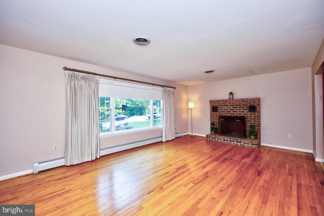 WINDSOR  MILL - Residential