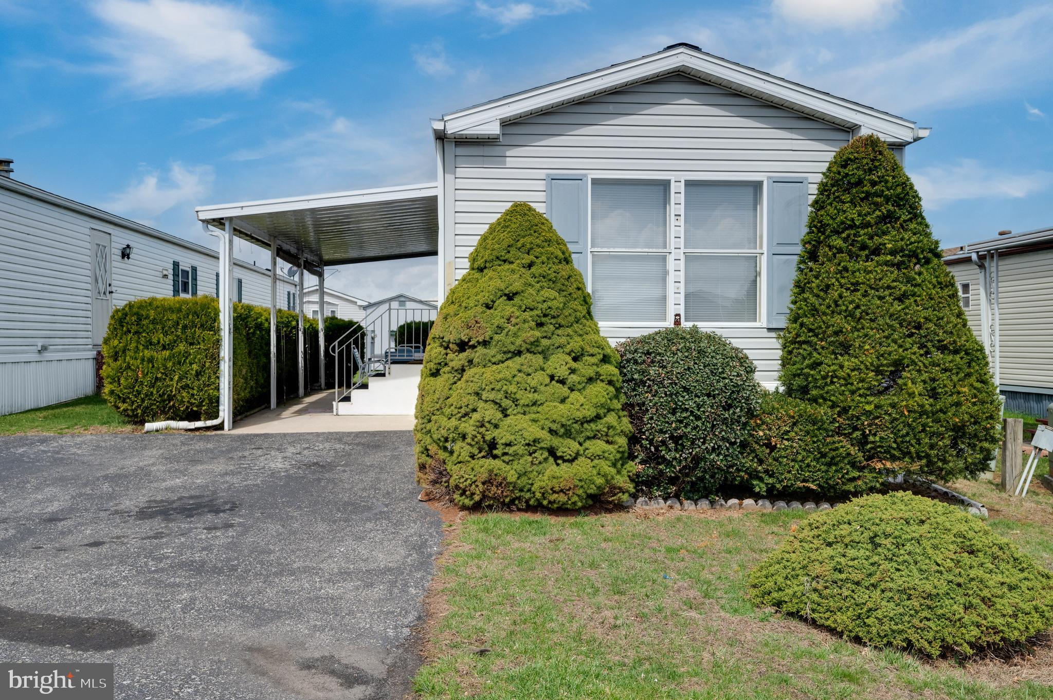 LAUREL COMMONS - Residential