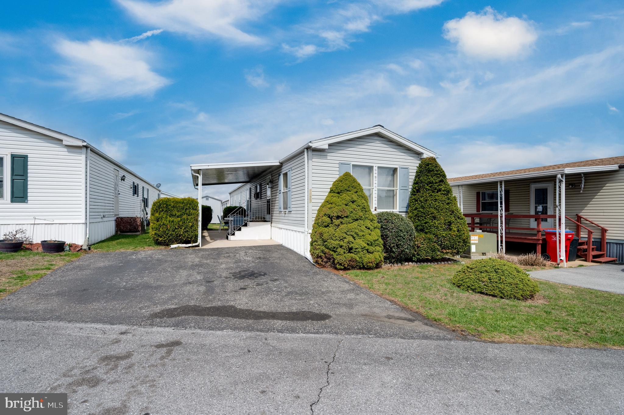 LAUREL COMMONS - Residential