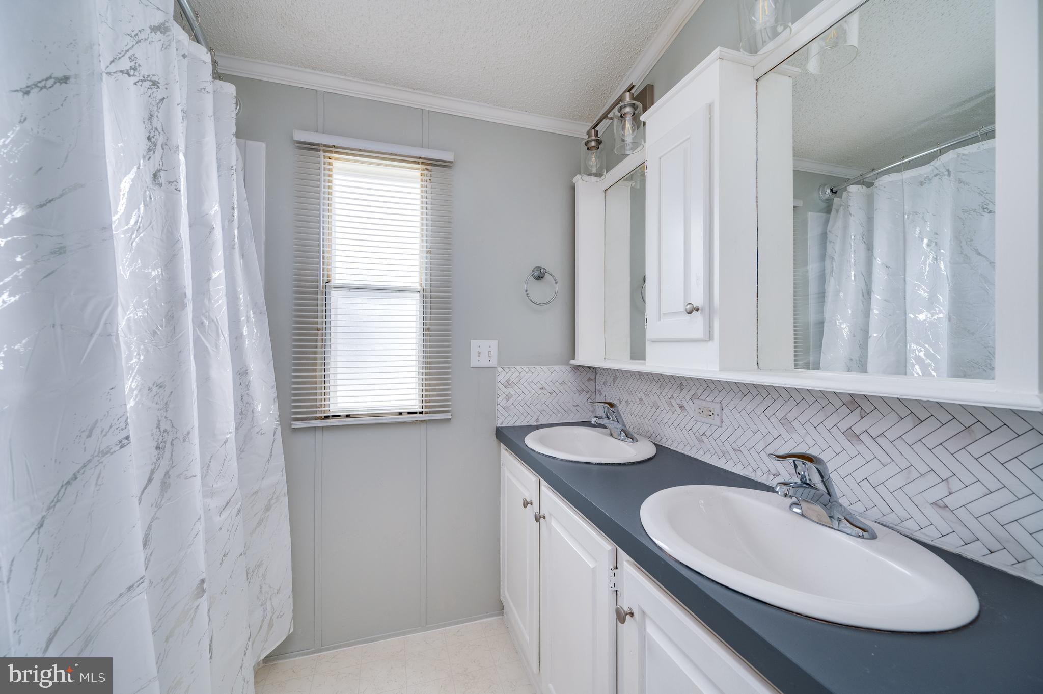 LAUREL COMMONS - Residential