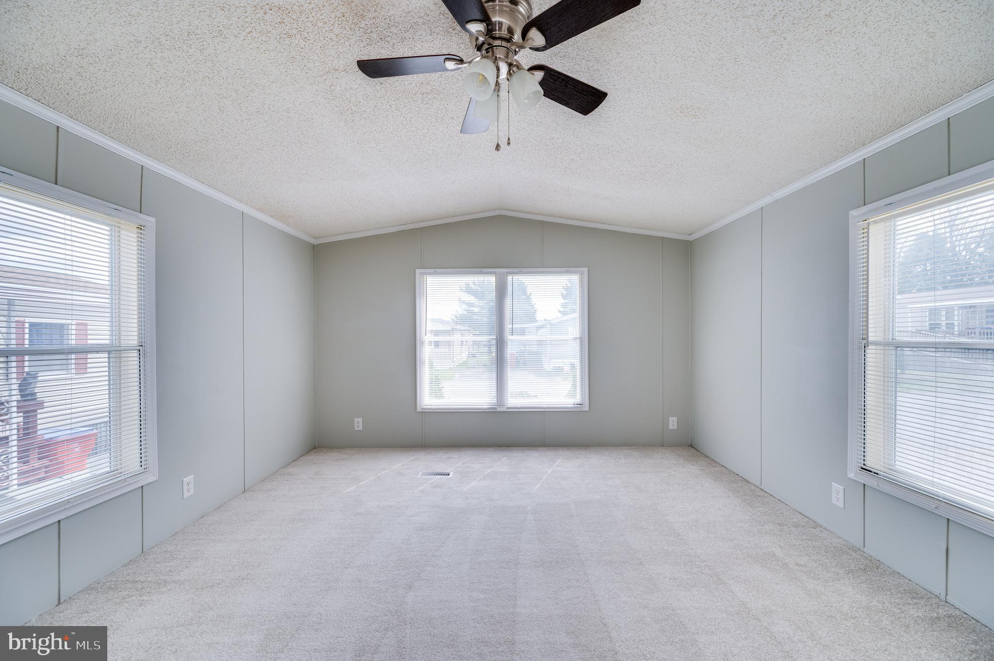 LAUREL COMMONS - Residential