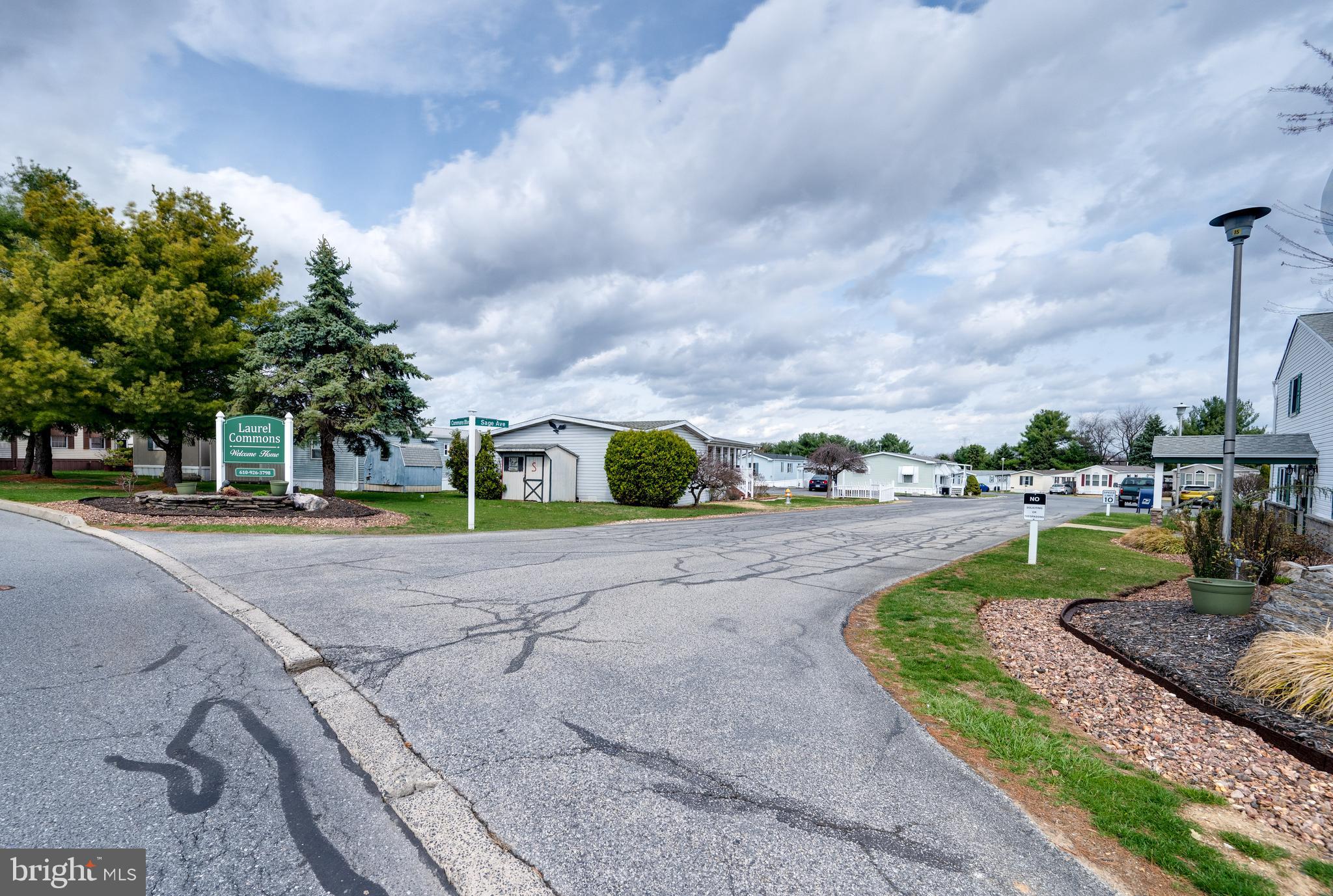 LAUREL COMMONS - Residential