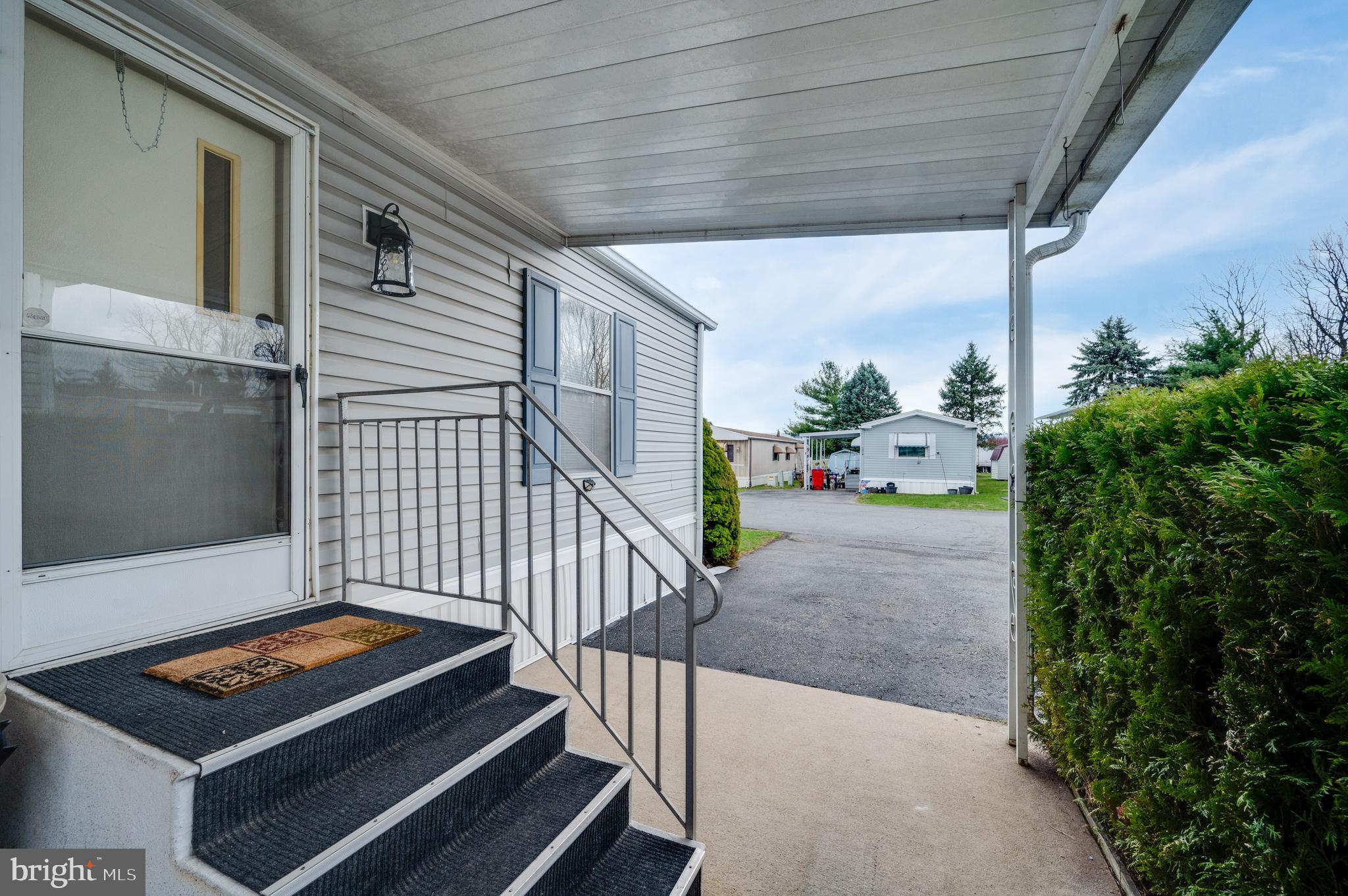 LAUREL COMMONS - Residential