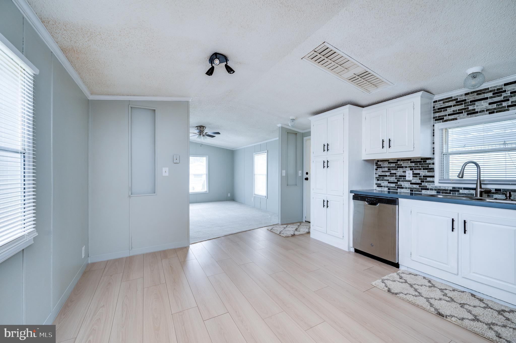 LAUREL COMMONS - Residential