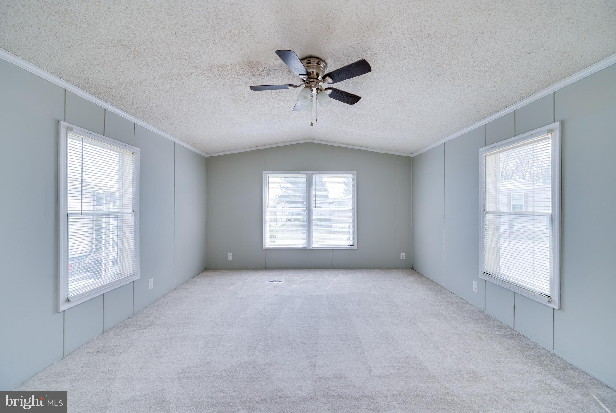 LAUREL COMMONS - Residential