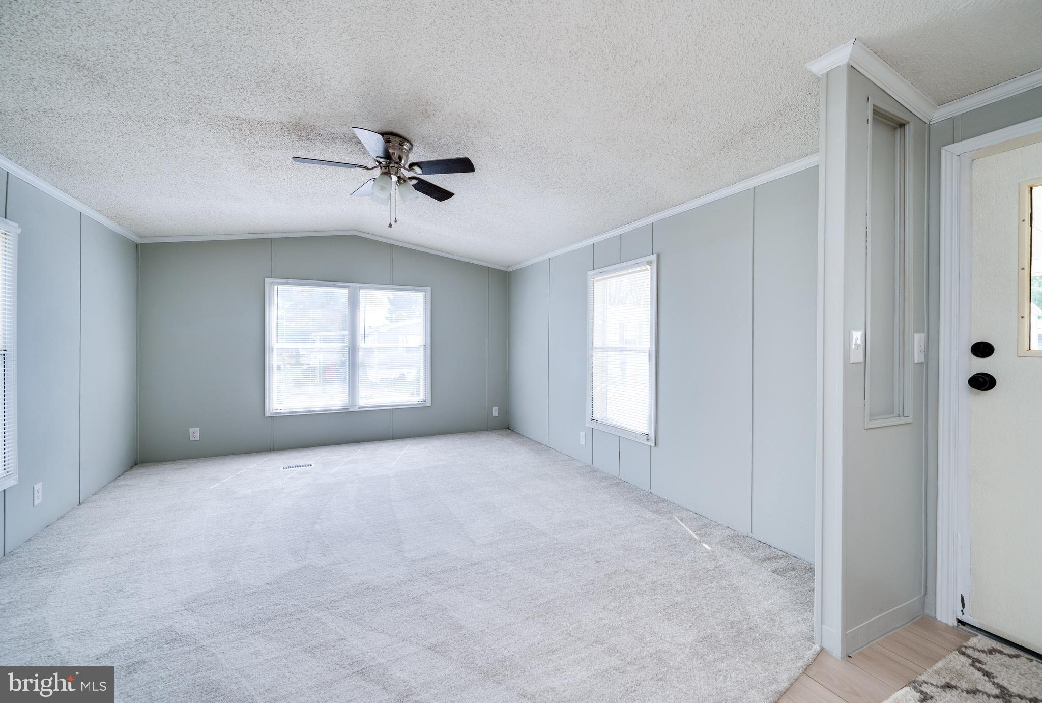 LAUREL COMMONS - Residential