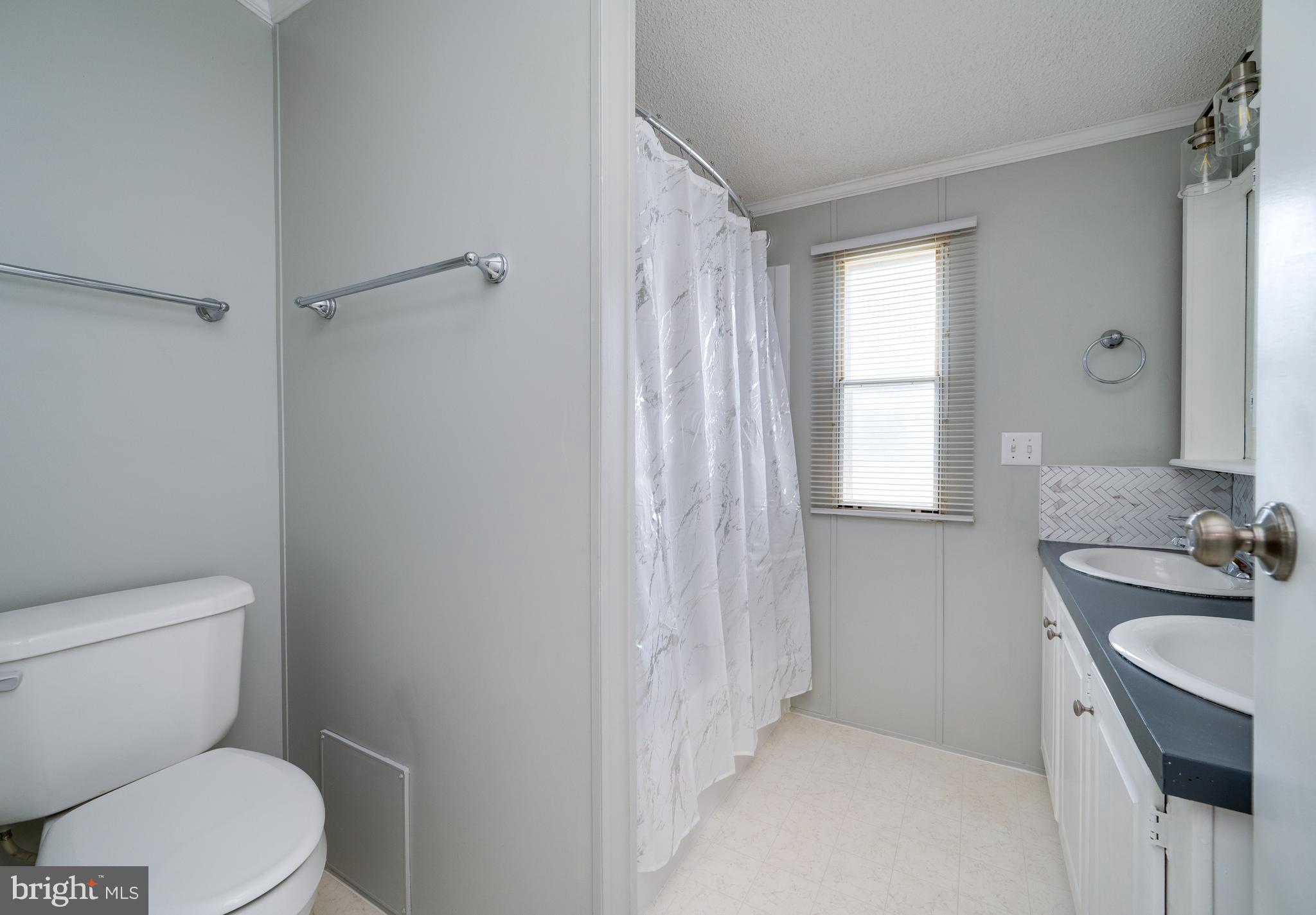 LAUREL COMMONS - Residential