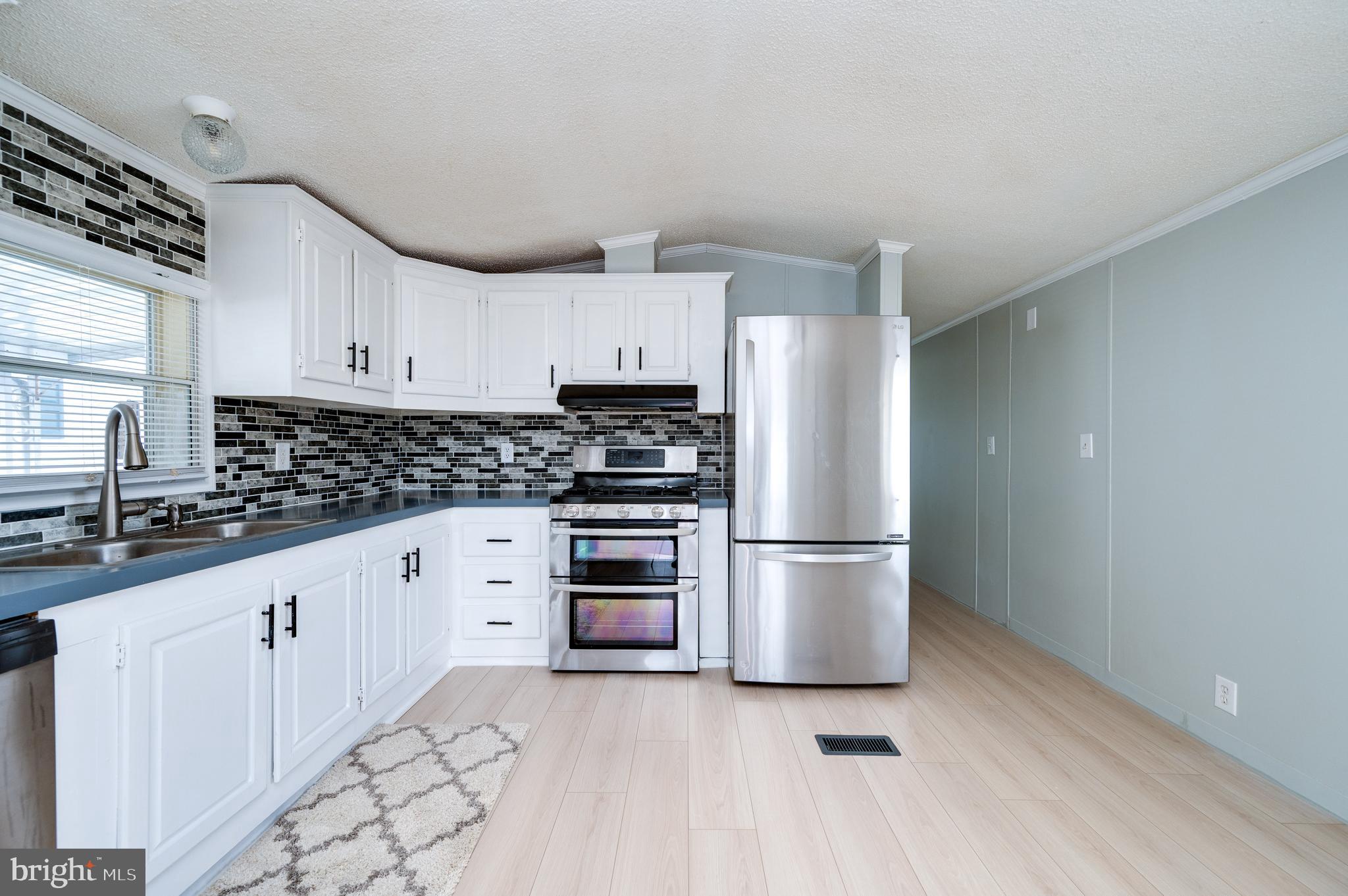 LAUREL COMMONS - Residential