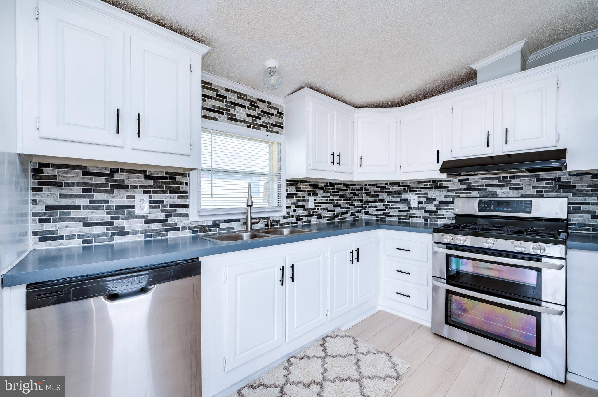 LAUREL COMMONS - Residential