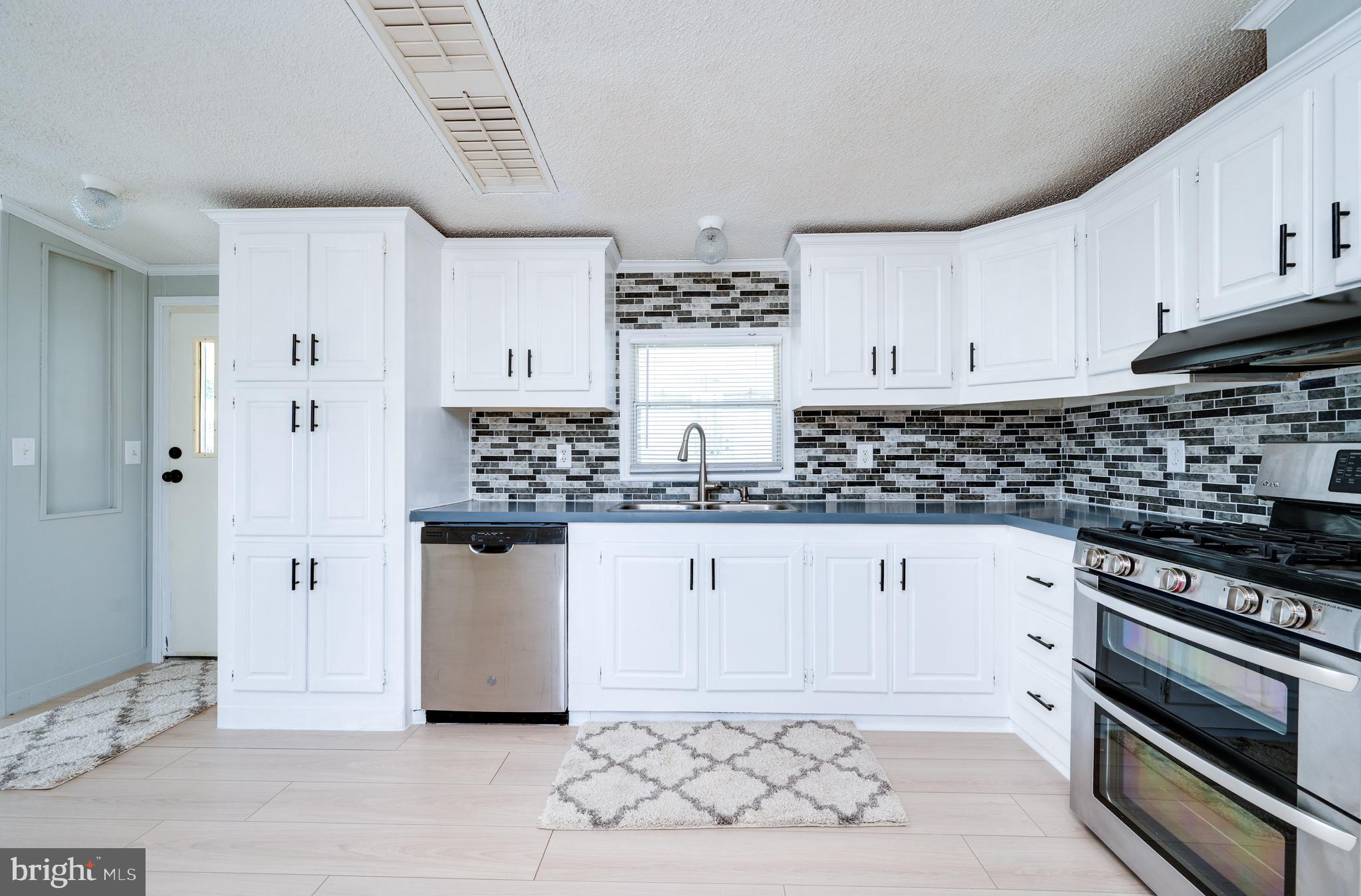 LAUREL COMMONS - Residential