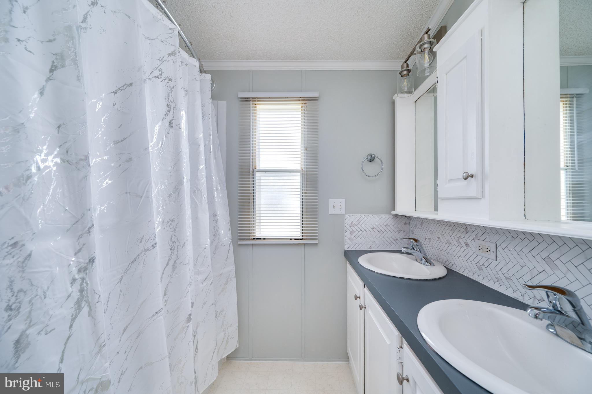 LAUREL COMMONS - Residential