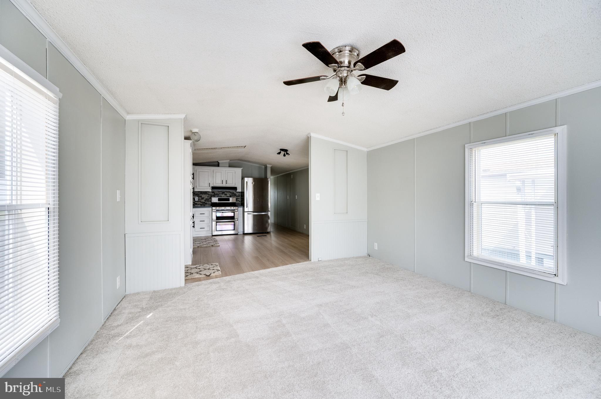 LAUREL COMMONS - Residential