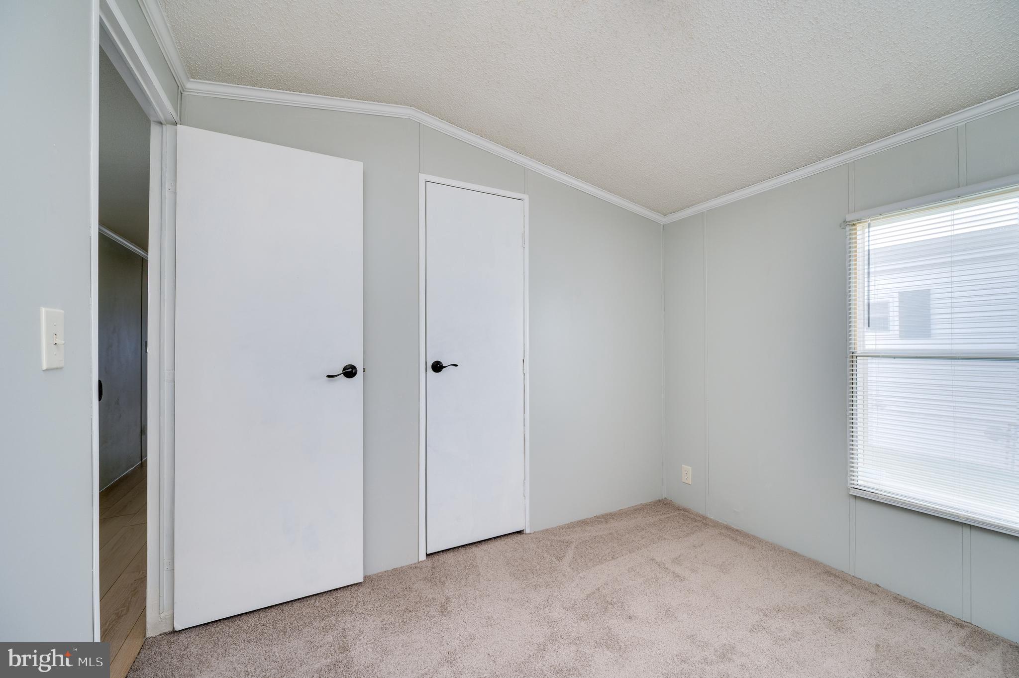 LAUREL COMMONS - Residential