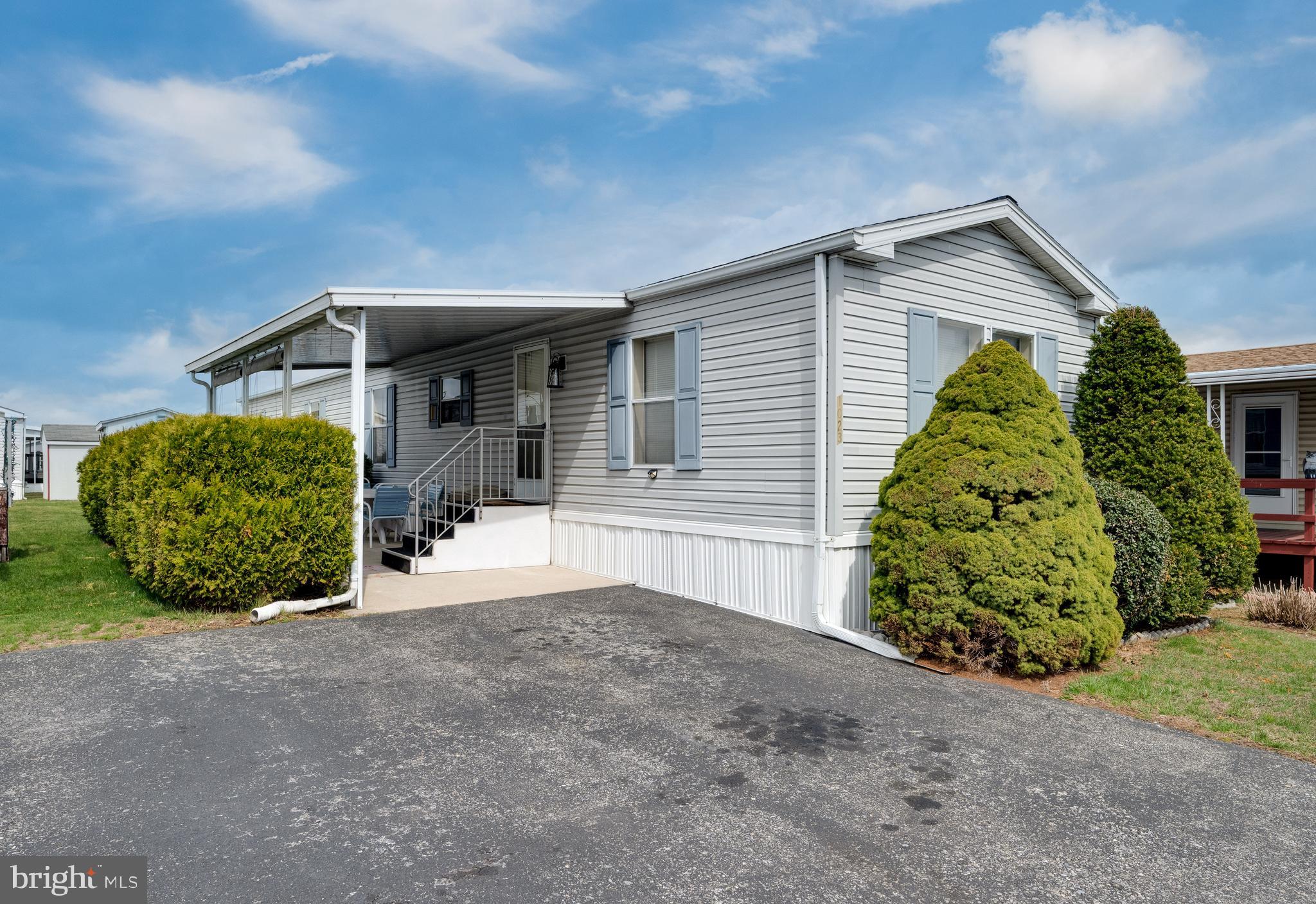 LAUREL COMMONS - Residential