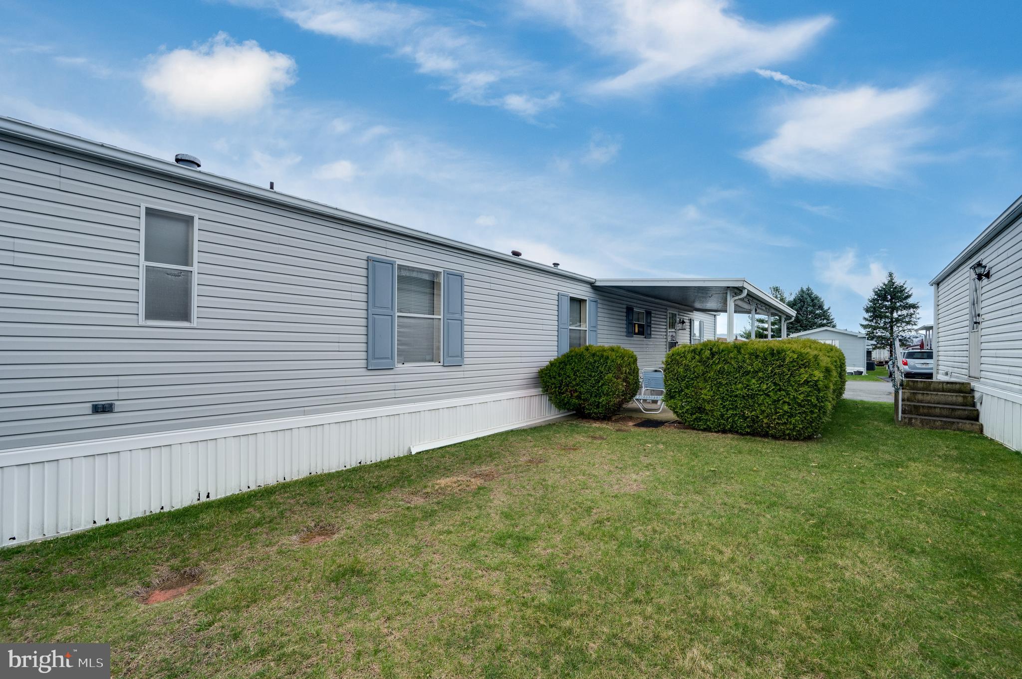 LAUREL COMMONS - Residential