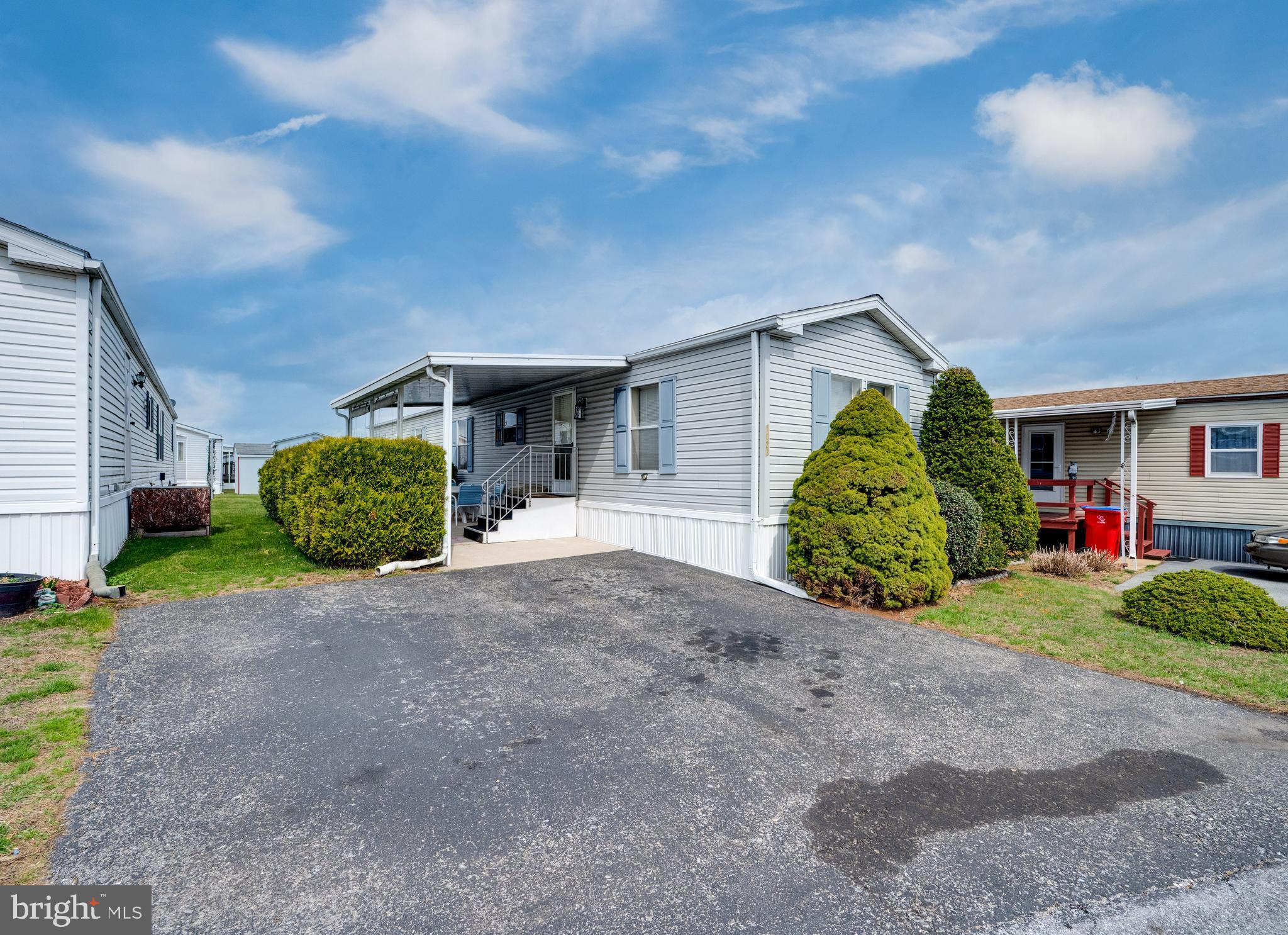 LAUREL COMMONS - Residential