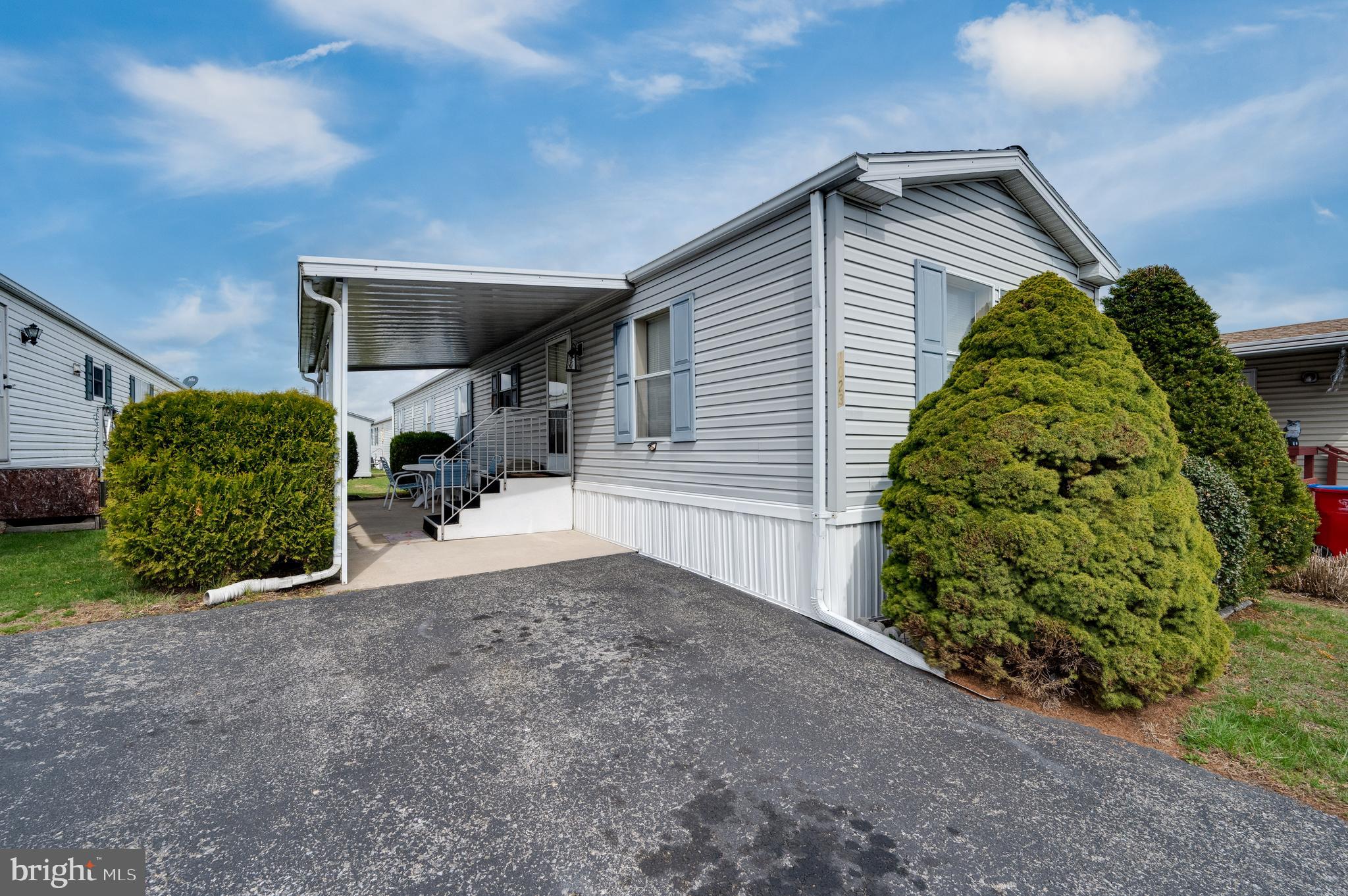 LAUREL COMMONS - Residential