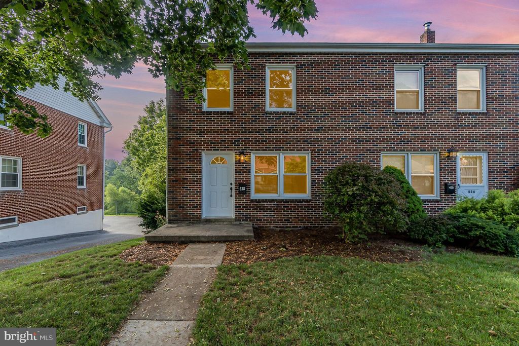 Photo of 528 E PARK ST, ELIZABETHTOWN, PA 17022 (MLS # PALA2039574)