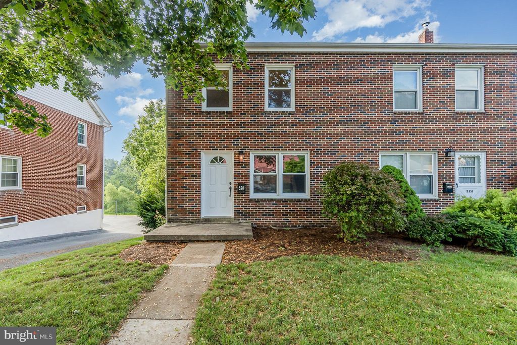 Photo of 528 E PARK ST, ELIZABETHTOWN, PA 17022 (MLS # PALA2039574)