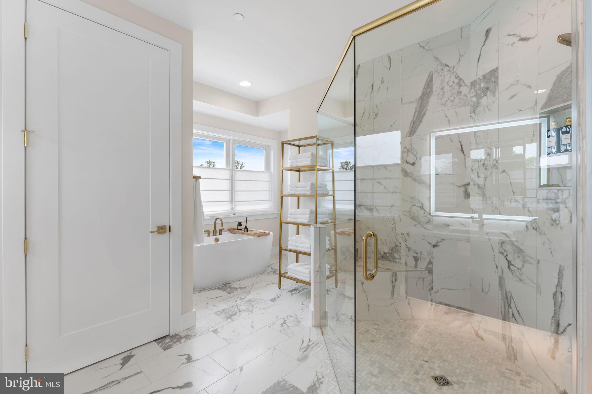 CHAIN BRIDGE - Residential