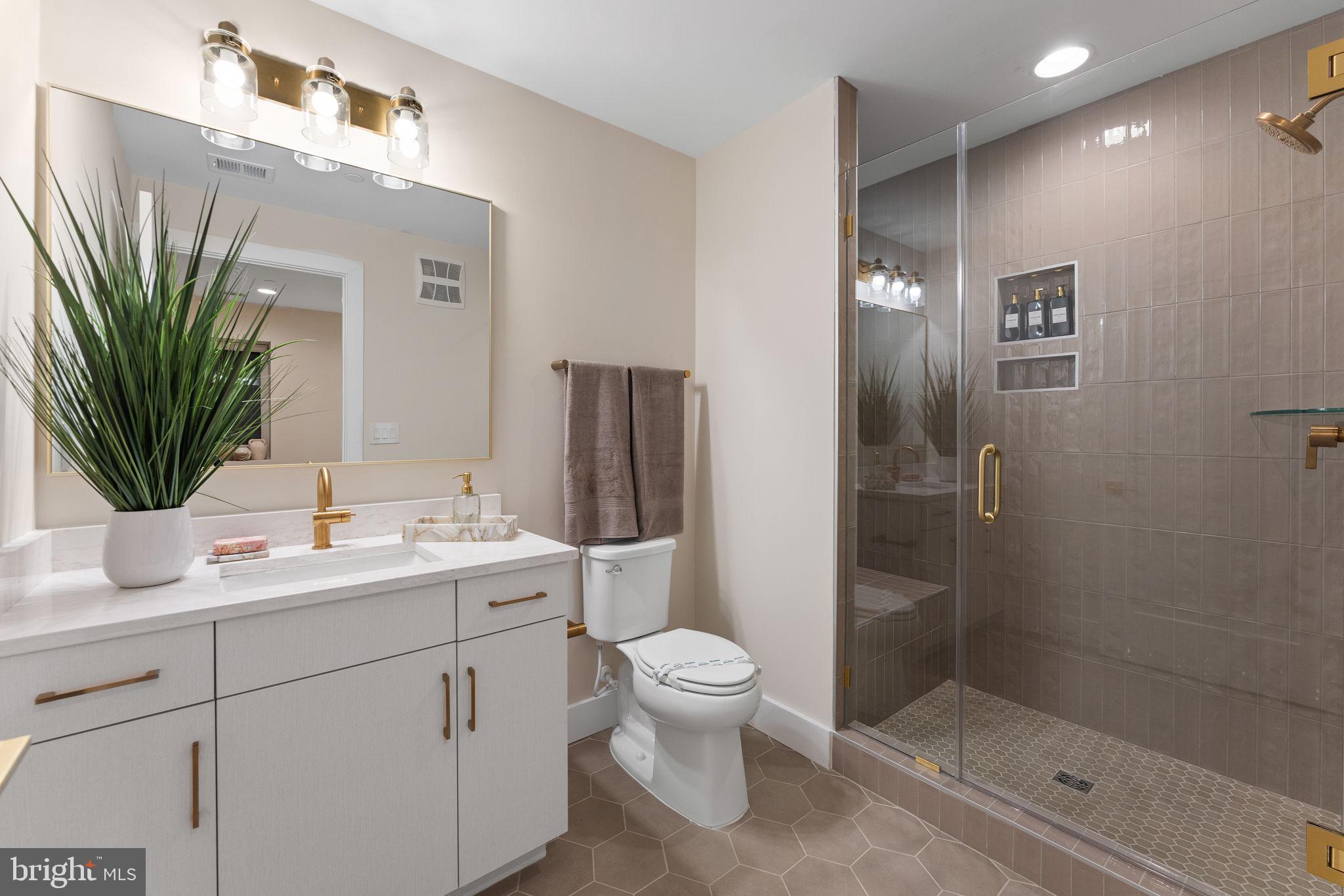 CHAIN BRIDGE - Residential