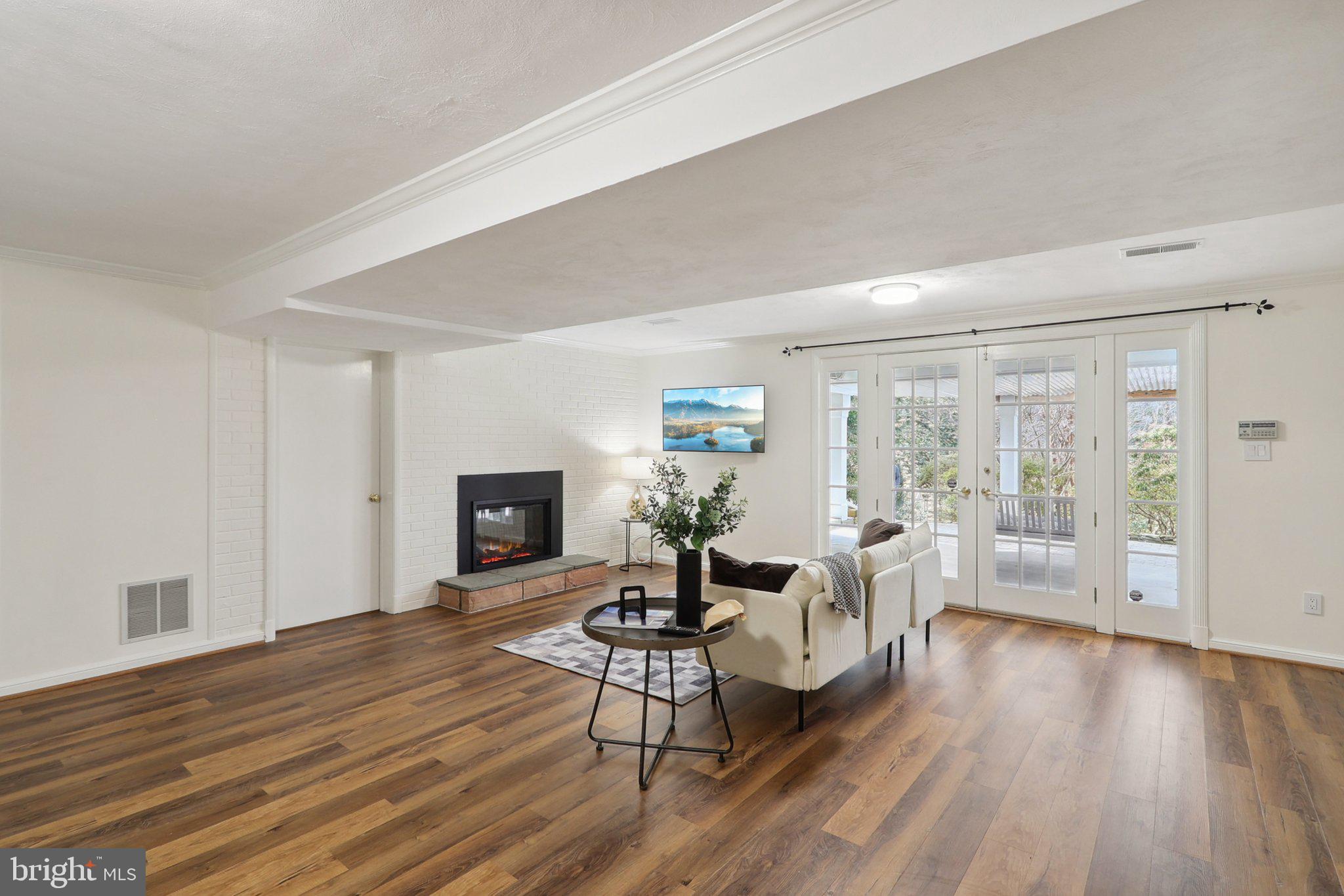 BELLEVUE FOREST - Residential