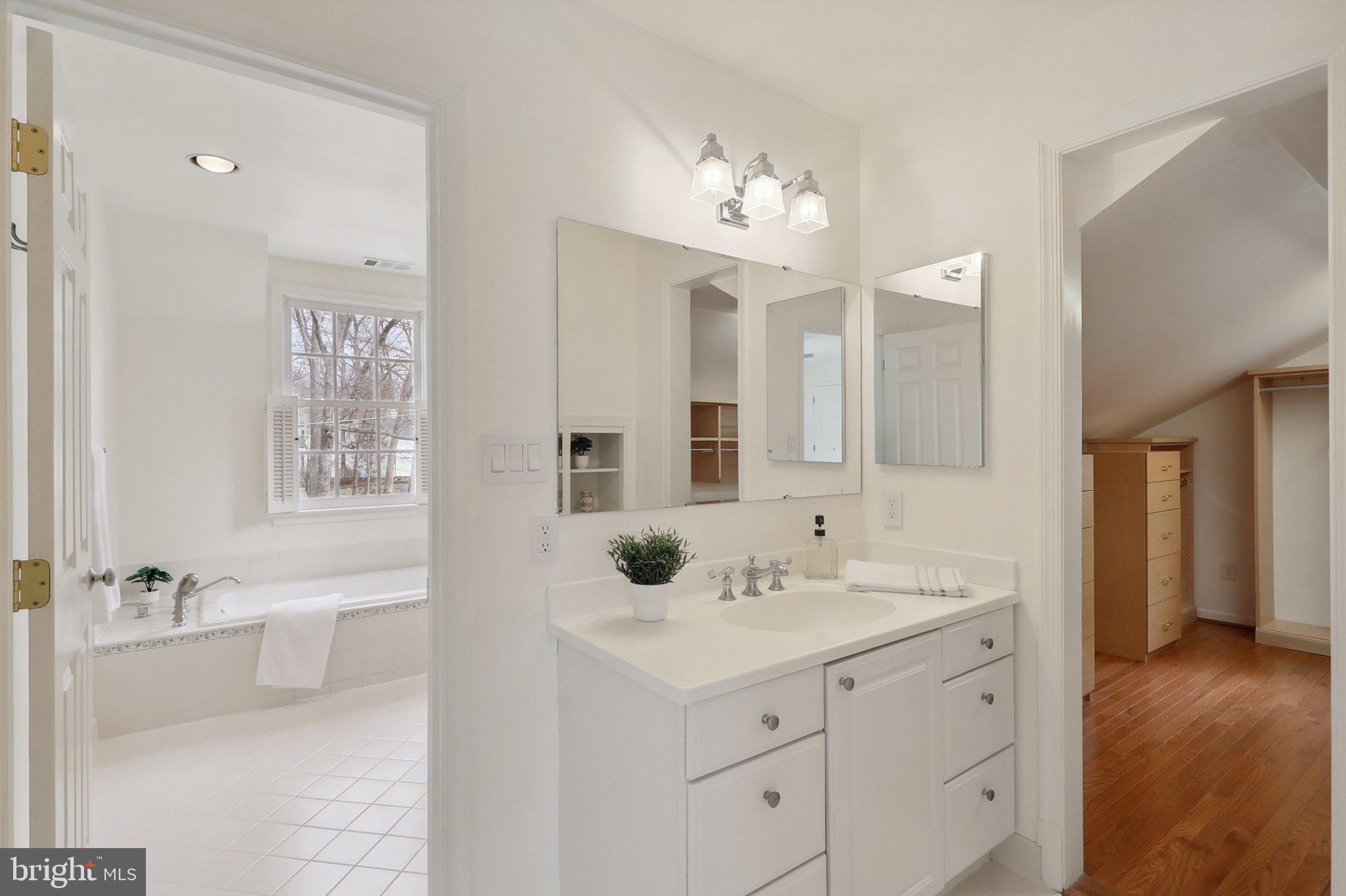 BELLEVUE FOREST - Residential