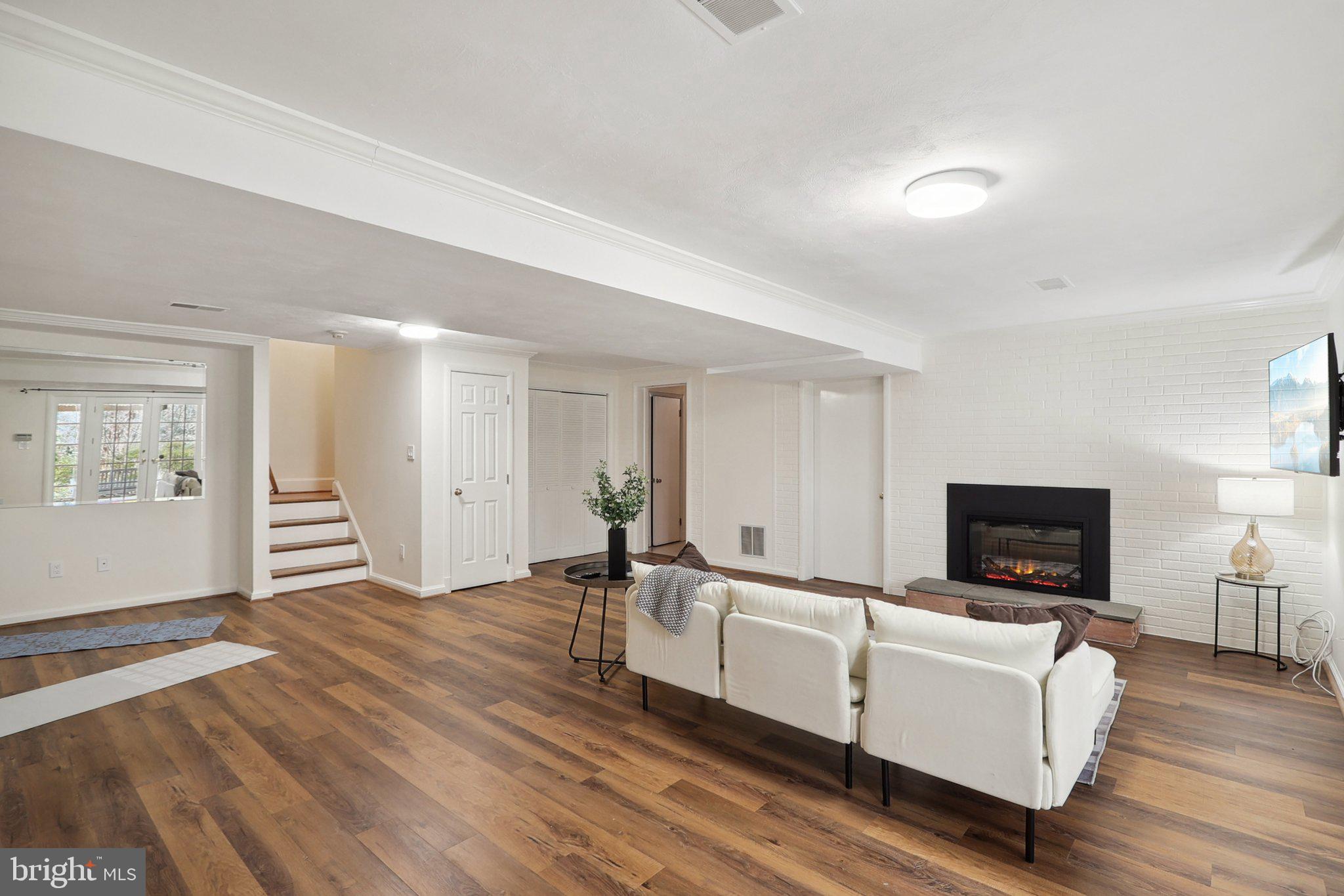 BELLEVUE FOREST - Residential