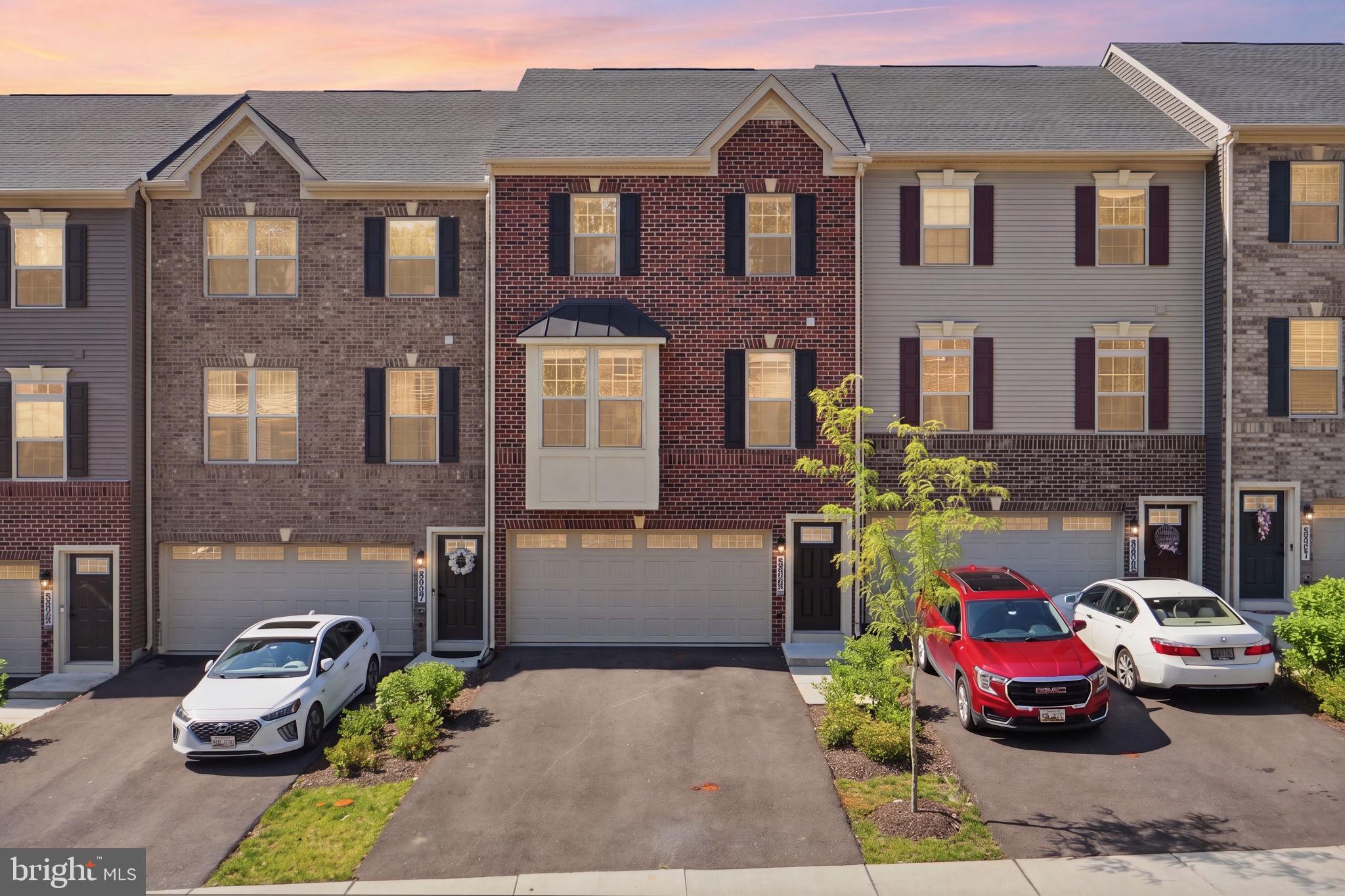 8805 SYBIL LANE
