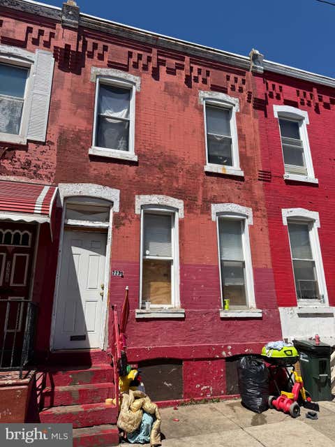 Townhouse For Sale - 2230 N Cleveland Street<br/> PHILADELPHIA, PA 19132