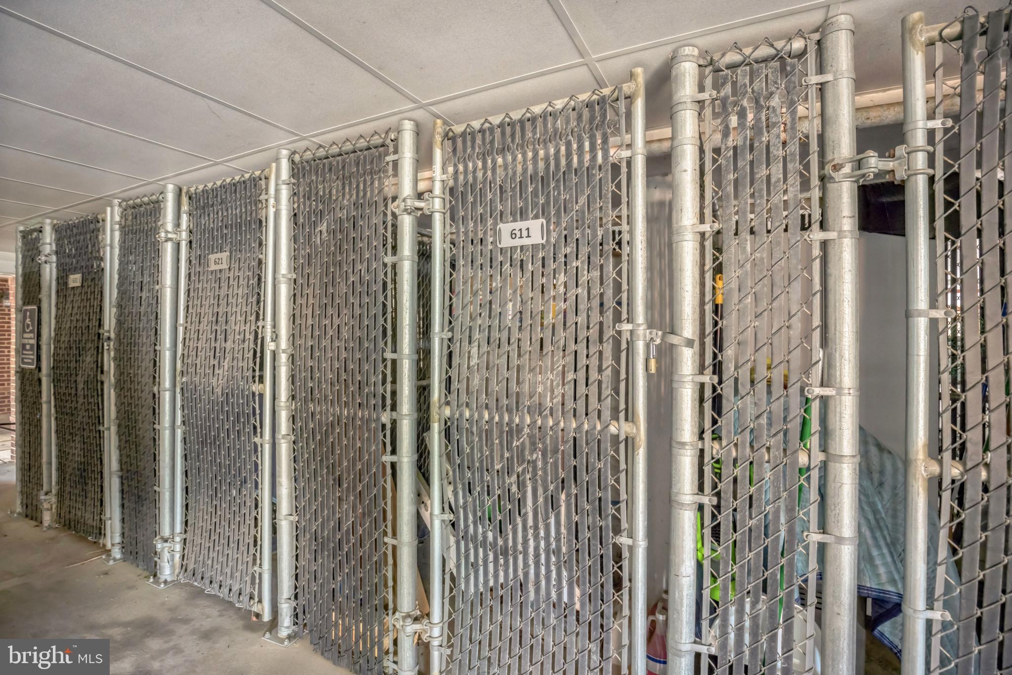 OYSTER BAY CONDOMINIUMS - Residential