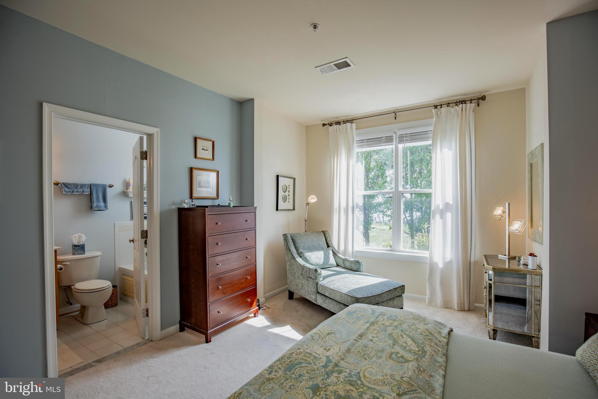 OYSTER BAY CONDOMINIUMS - Residential