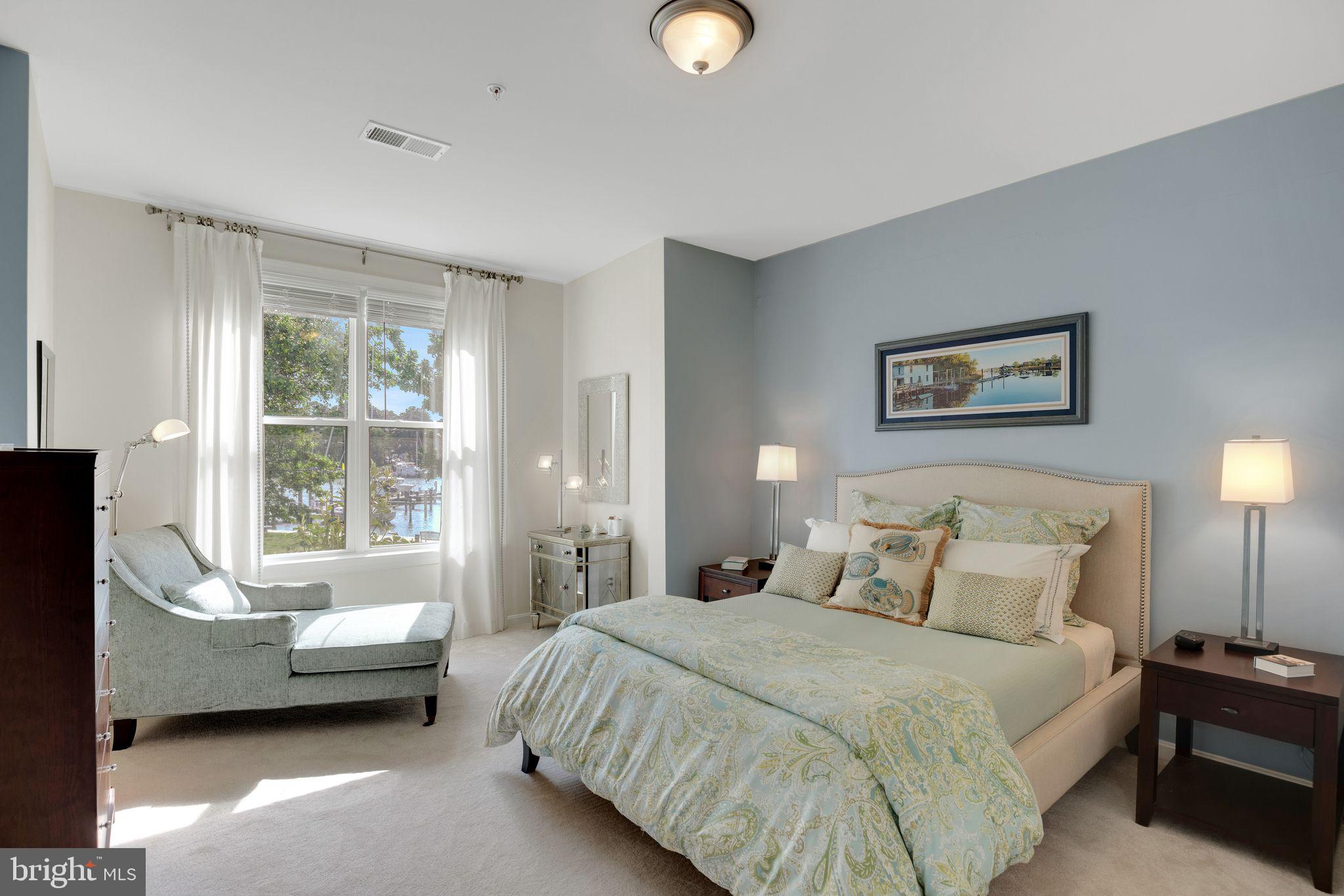 OYSTER BAY CONDOMINIUMS - Residential