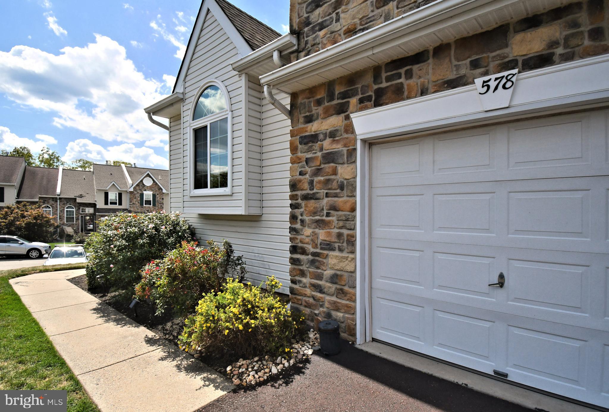 578 HARRINGTON COURT