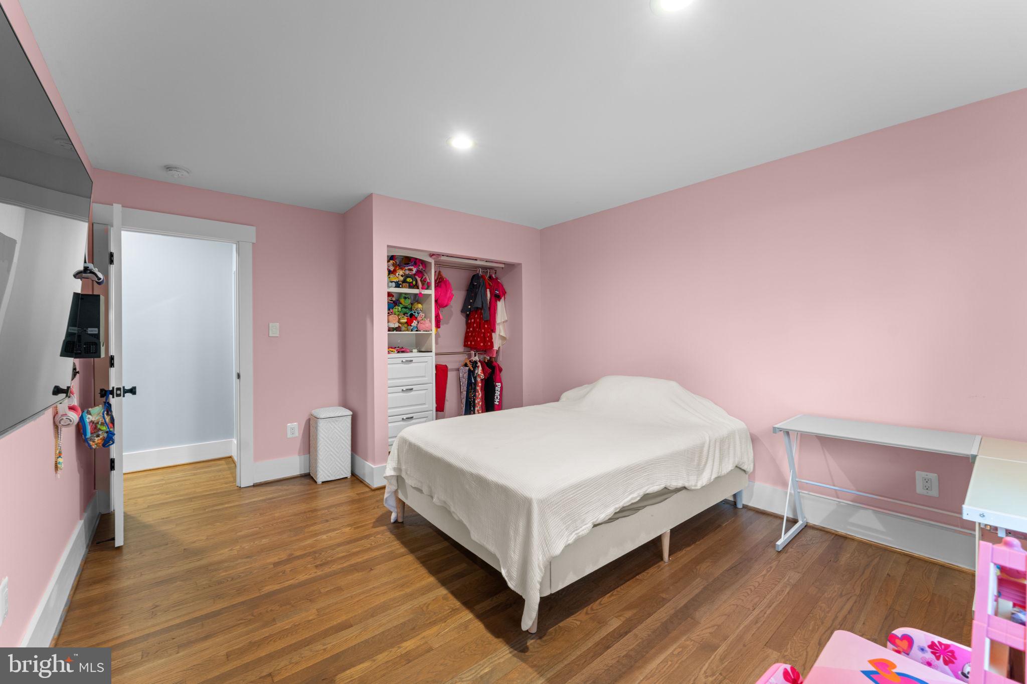 WILLIAMSBURG VILLAGE - Residential