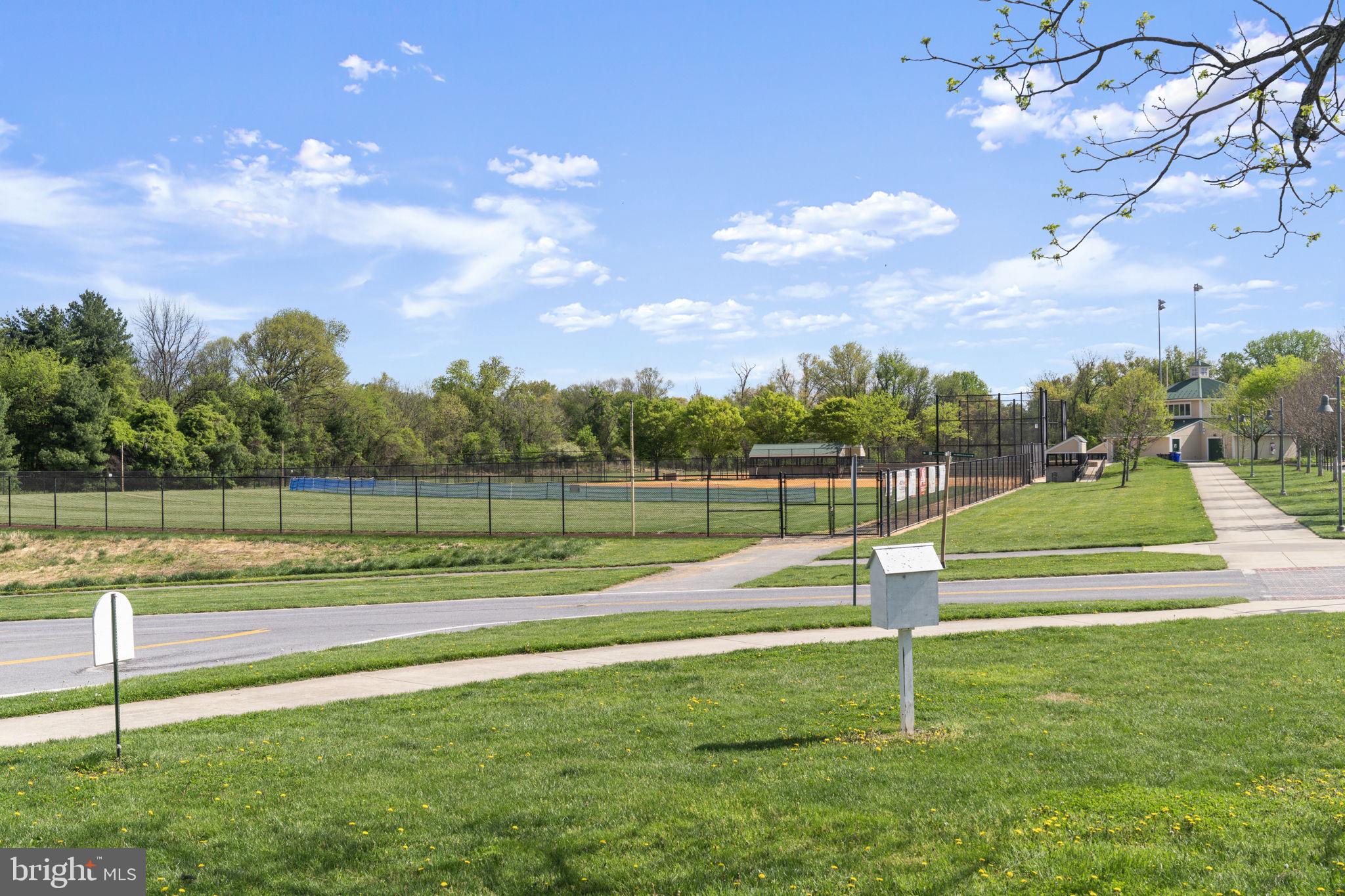 WILLIAMSBURG VILLAGE - Residential