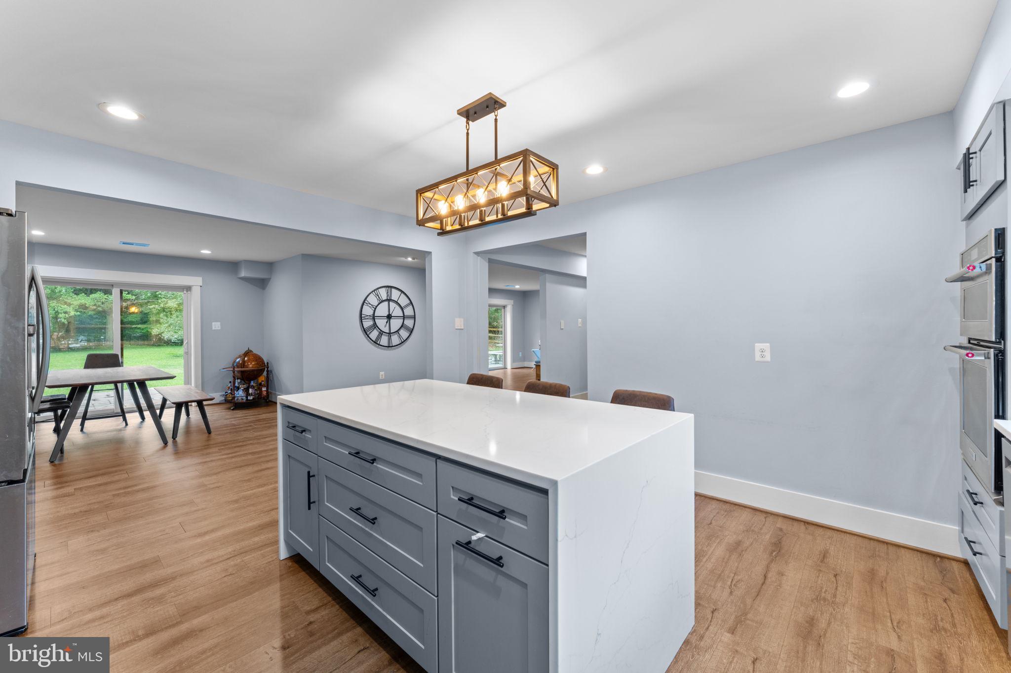 WILLIAMSBURG VILLAGE - Residential