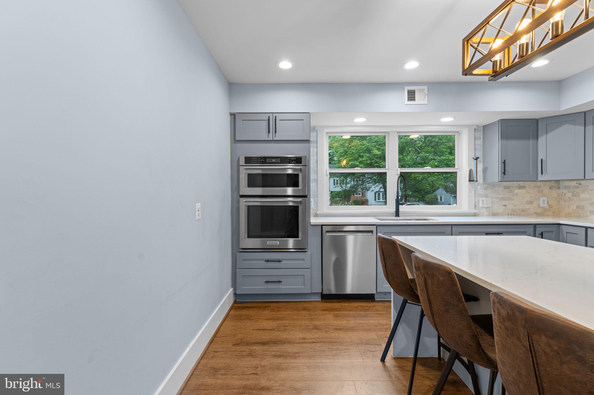 WILLIAMSBURG VILLAGE - Residential