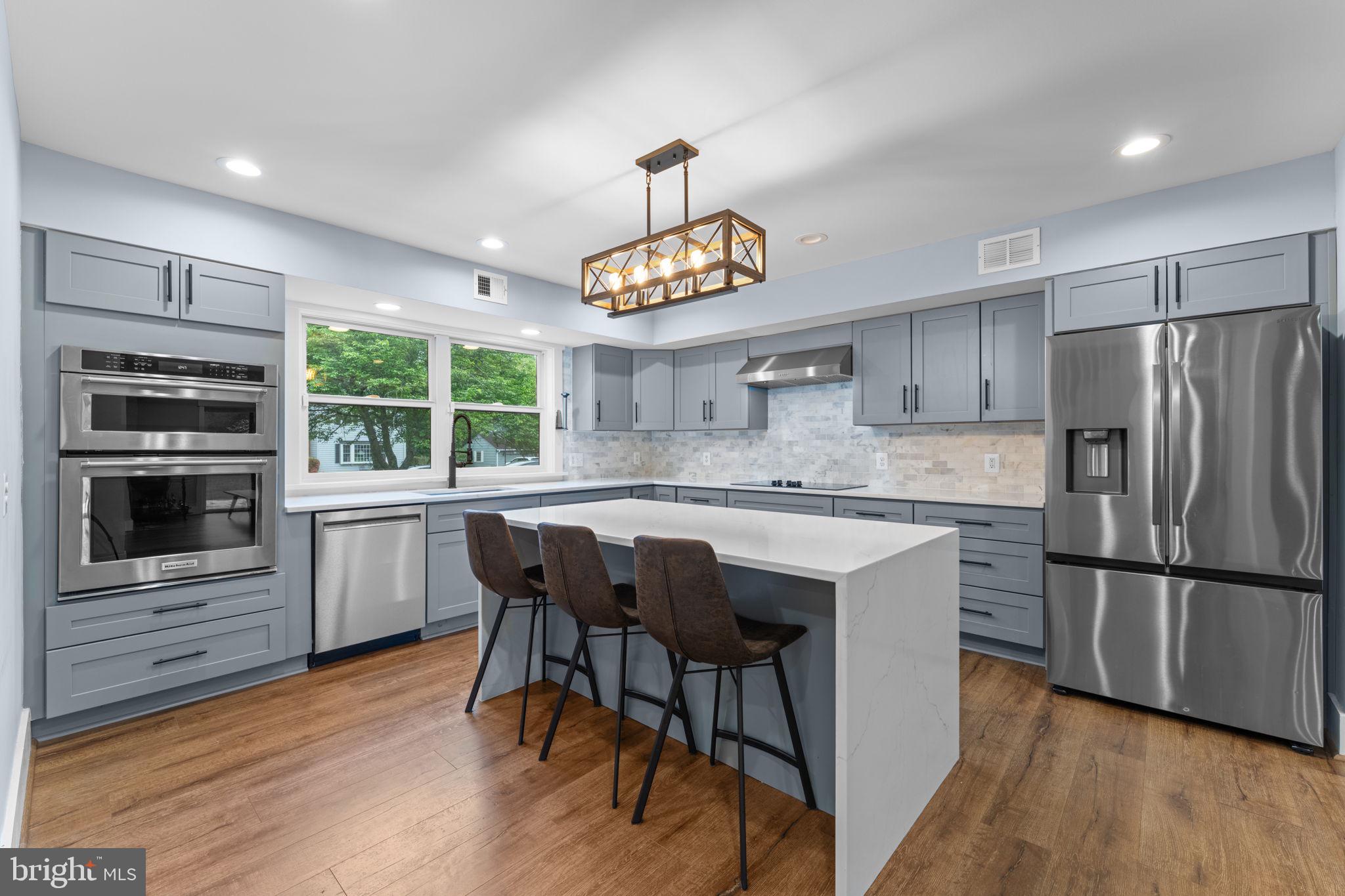 WILLIAMSBURG VILLAGE - Residential