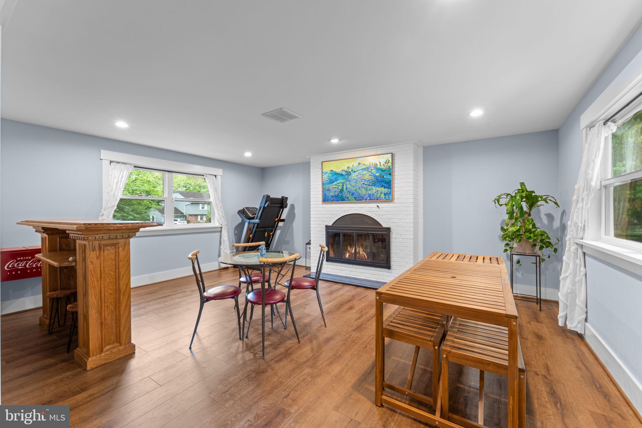WILLIAMSBURG VILLAGE - Residential