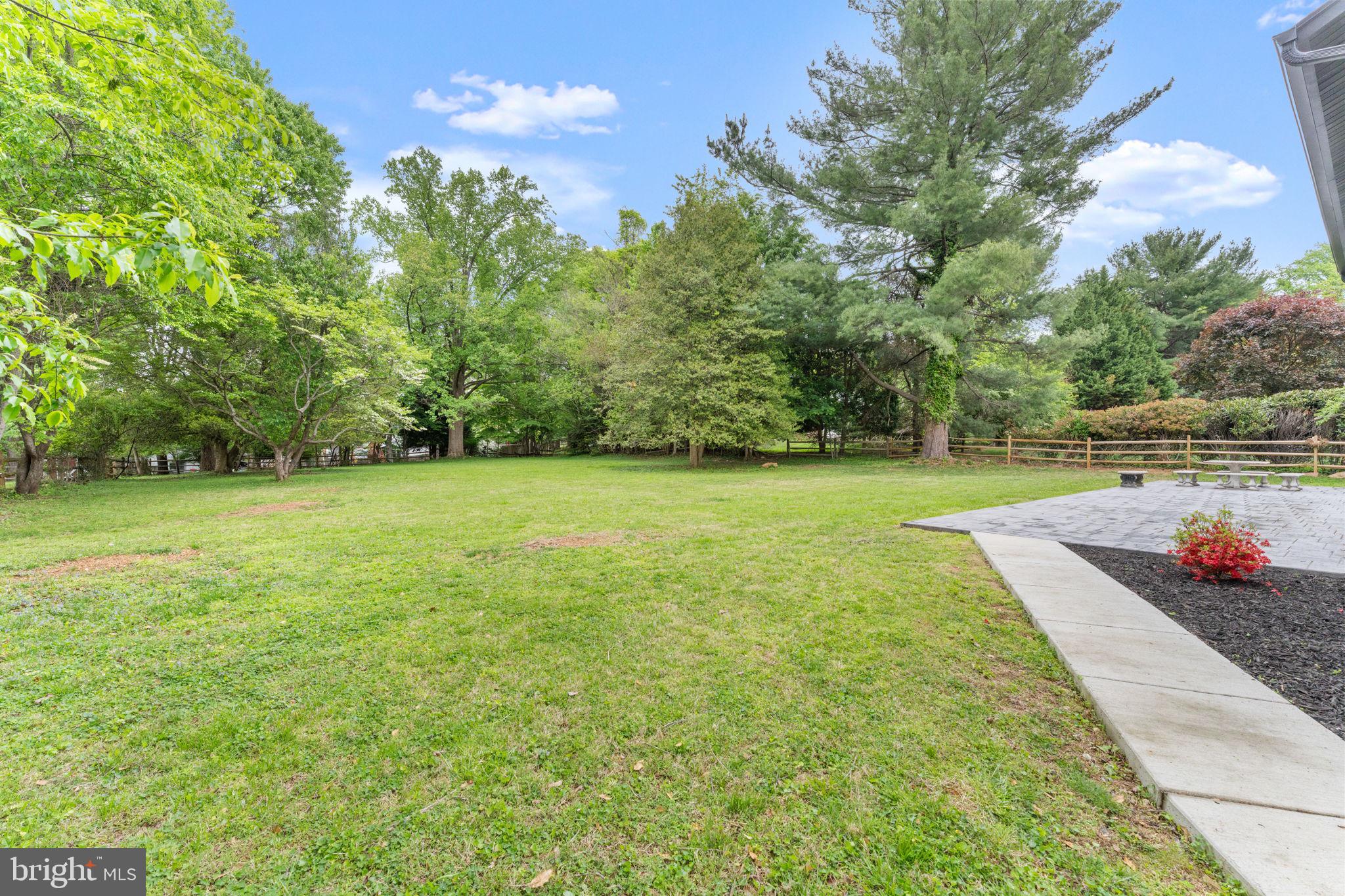 WILLIAMSBURG VILLAGE - Residential