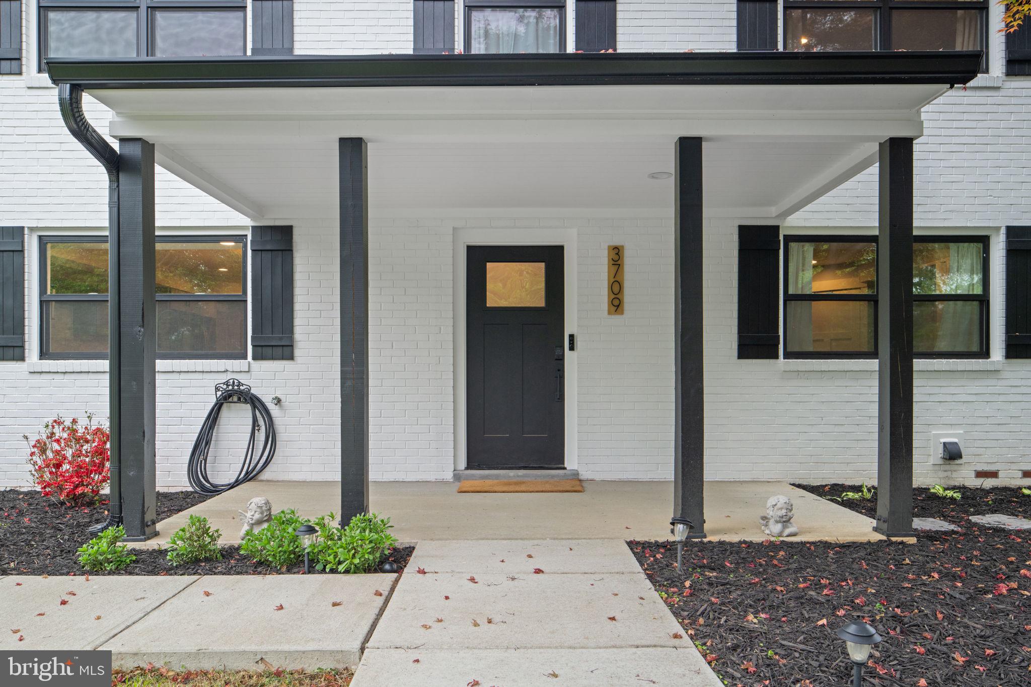 WILLIAMSBURG VILLAGE - Residential