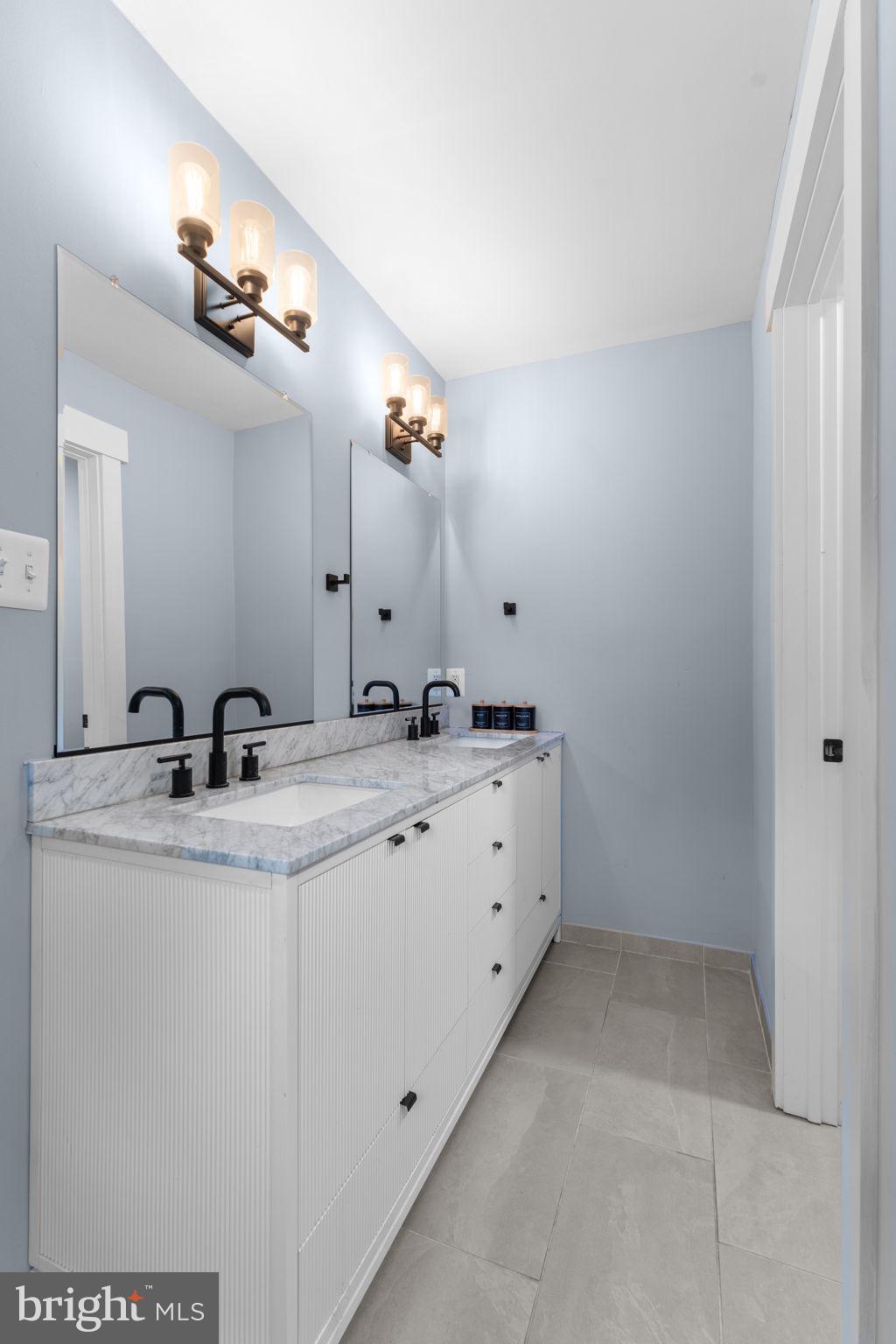 WILLIAMSBURG VILLAGE - Residential