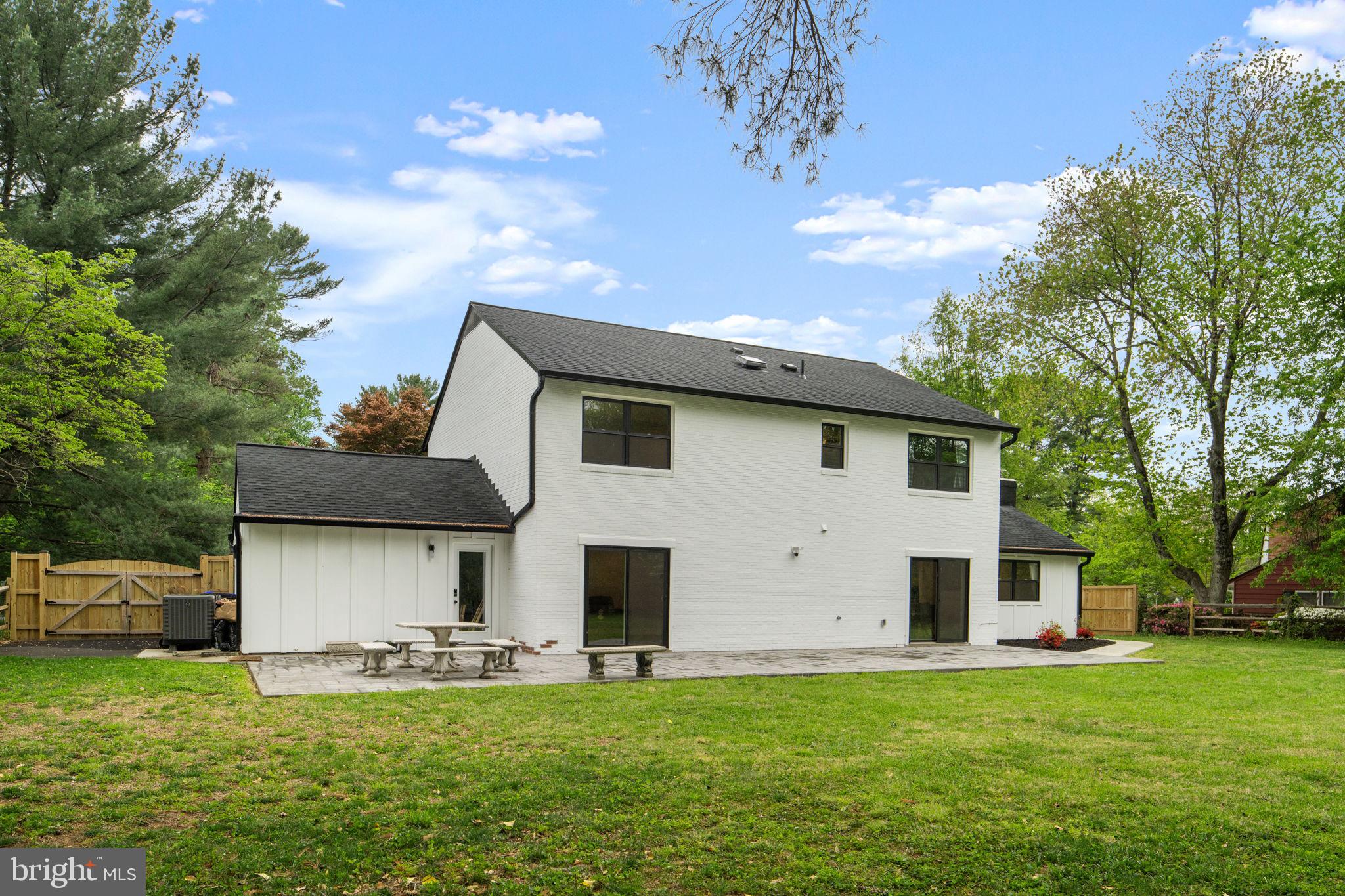 WILLIAMSBURG VILLAGE - Residential