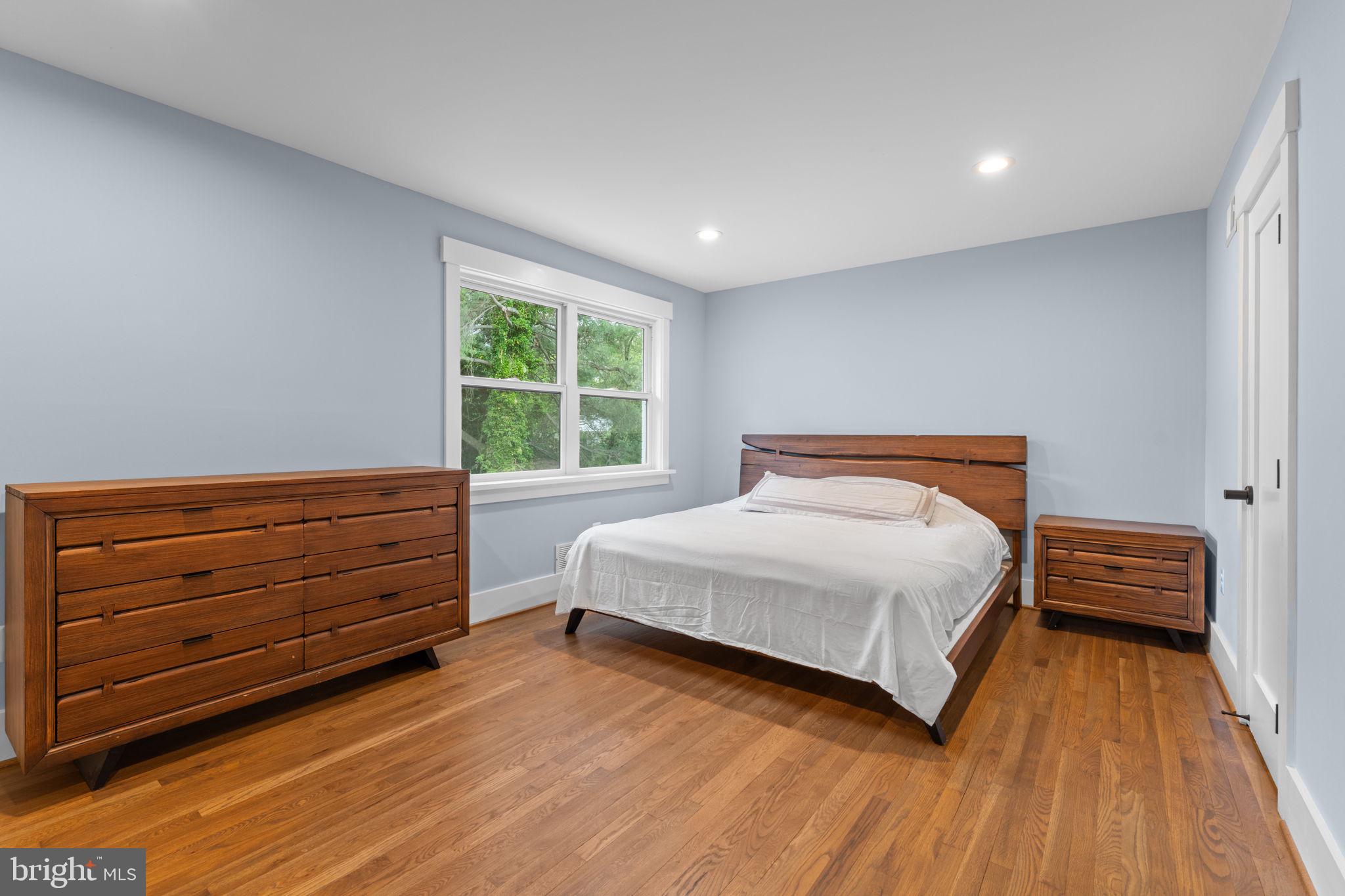 WILLIAMSBURG VILLAGE - Residential