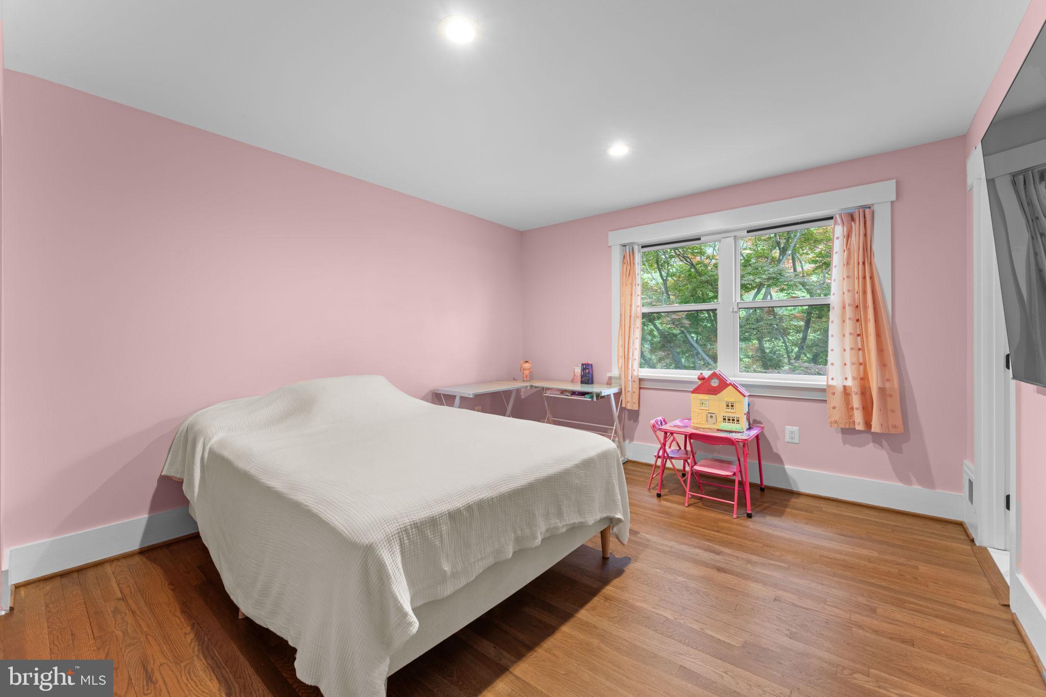 WILLIAMSBURG VILLAGE - Residential