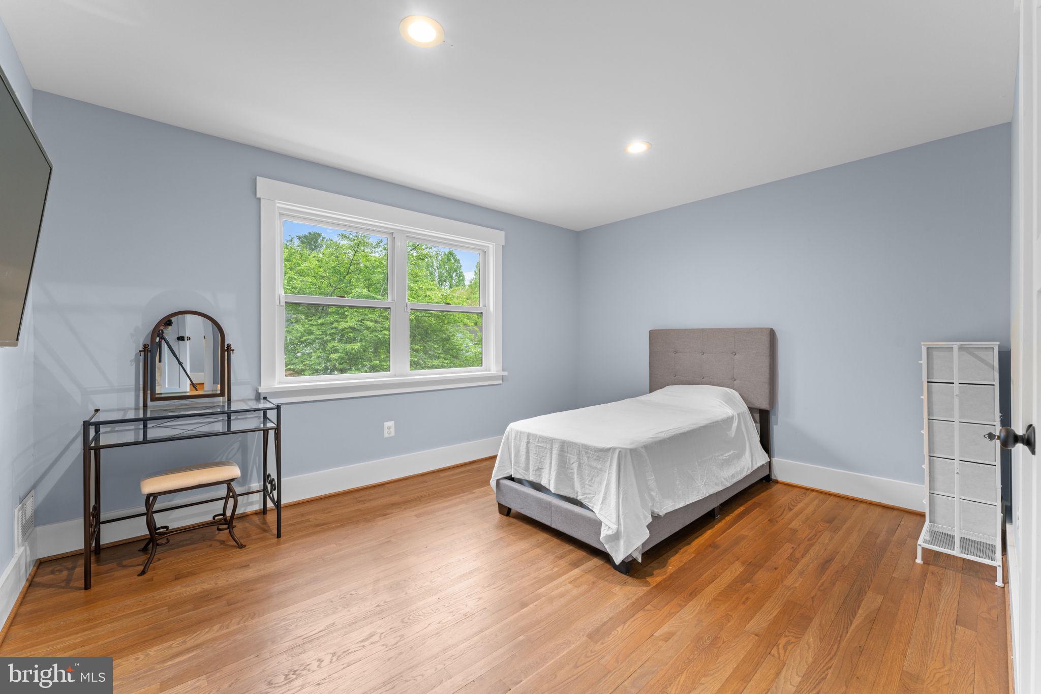 WILLIAMSBURG VILLAGE - Residential