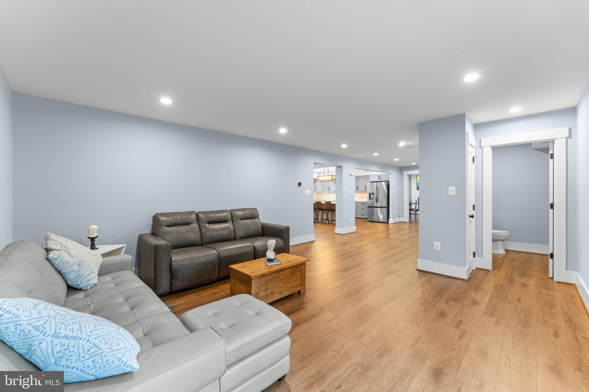 WILLIAMSBURG VILLAGE - Residential